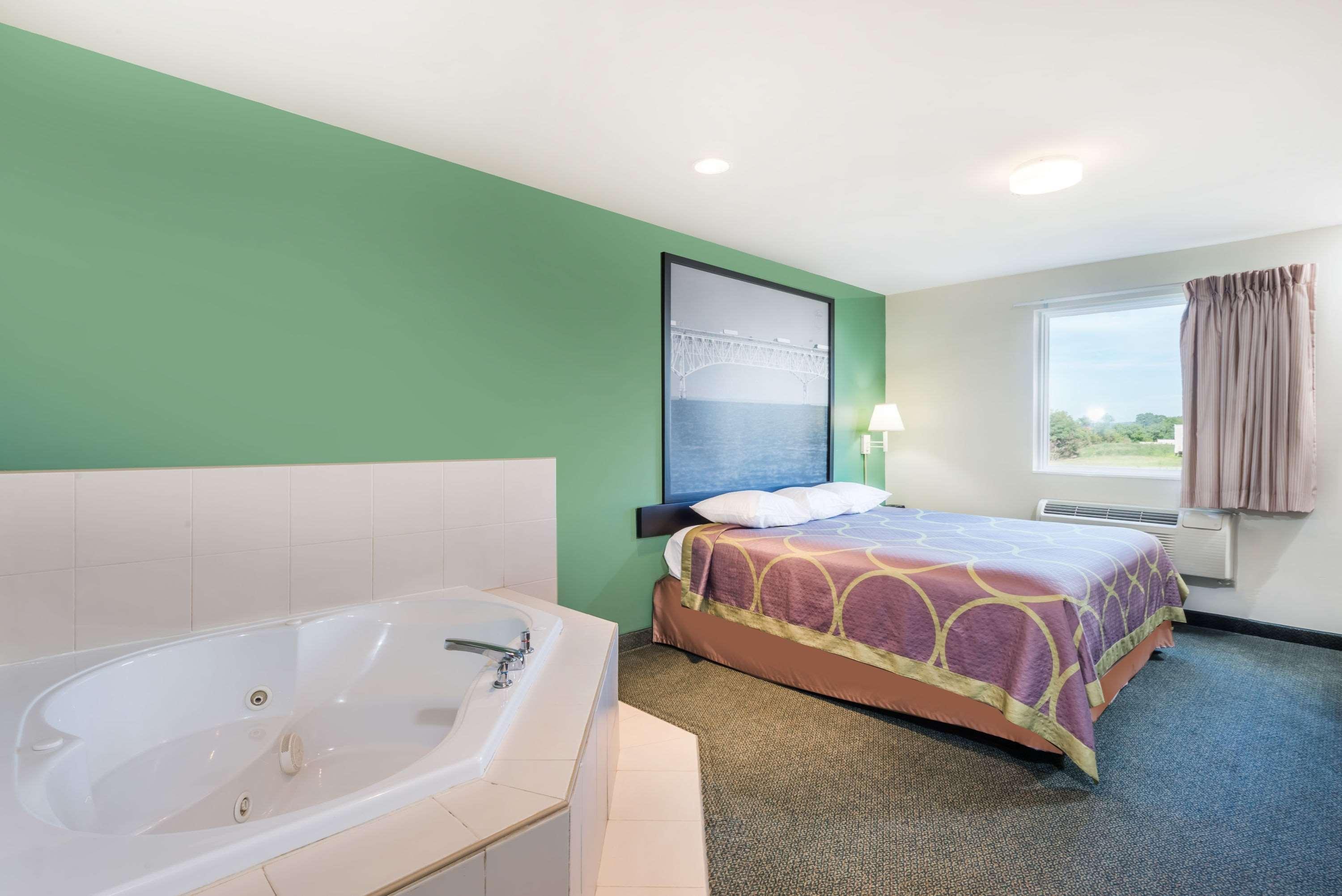 King One Bedroom Suite - Non-Smoking