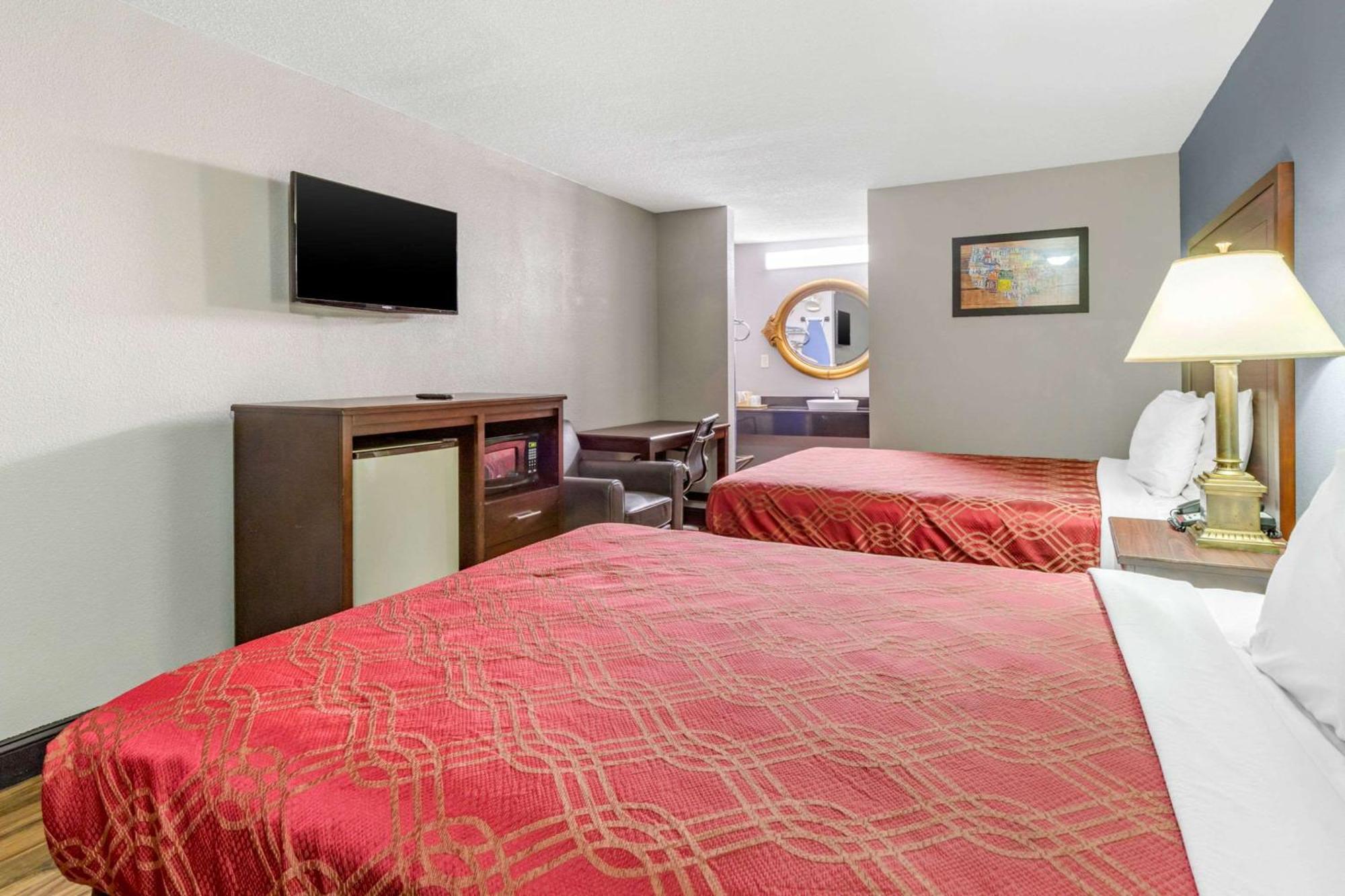 Standard Queen Room with Two Queen Beds - Smoking