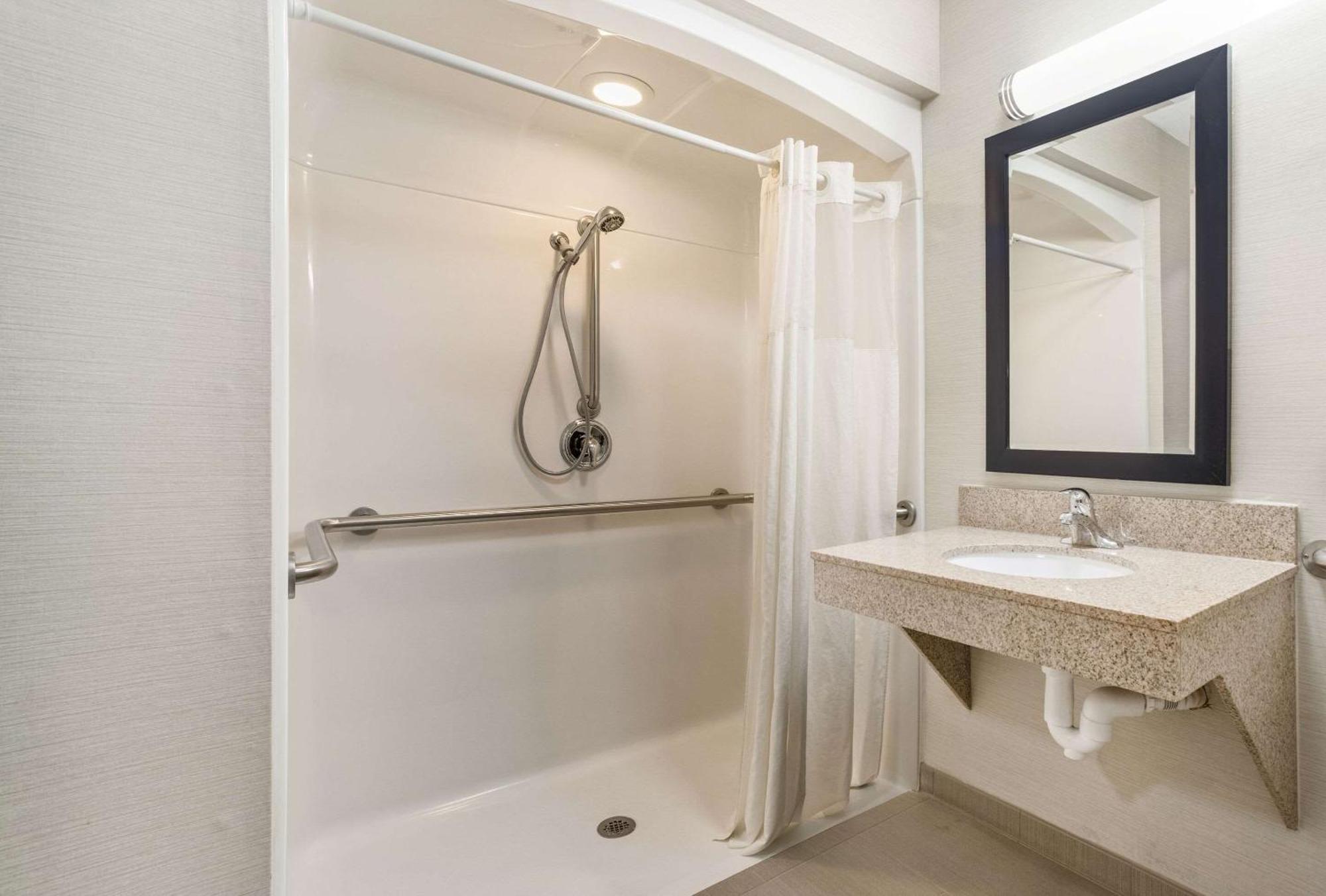 King Room with Roll-In Shower - Accessible/Non Smoking