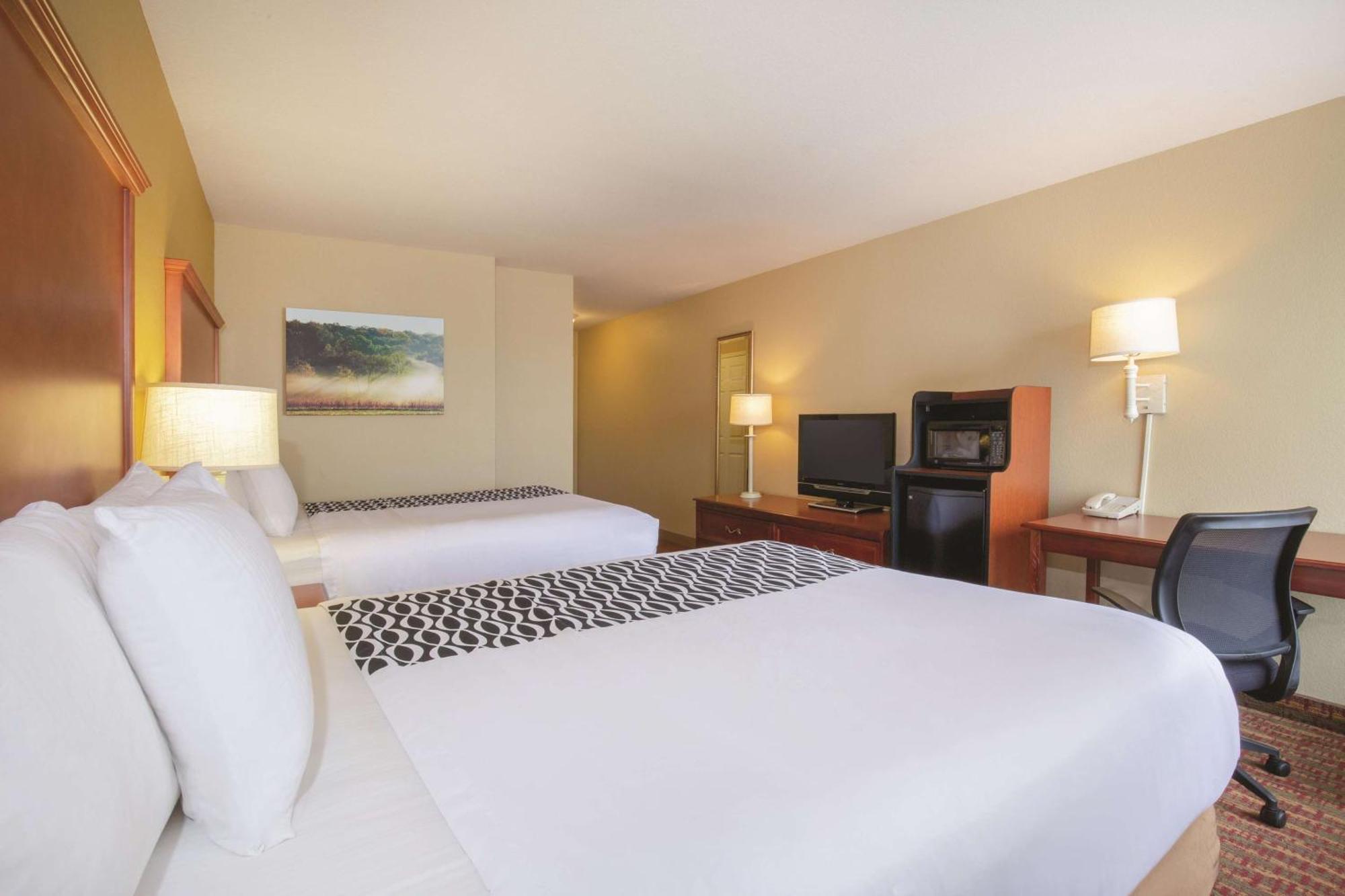 Deluxe Queen Room with Two Queen Beds