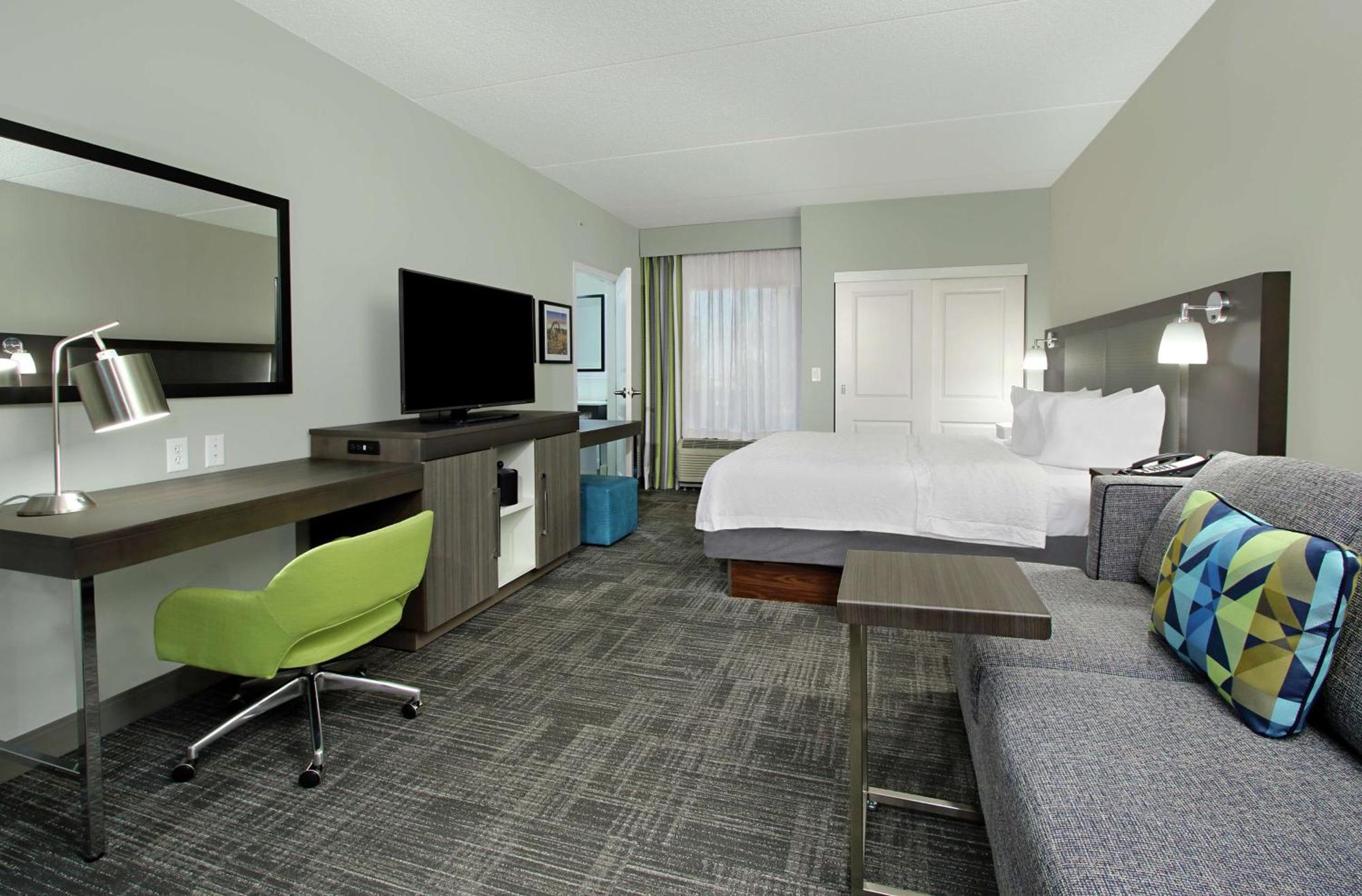 King Studio Suite with Whirlpool - Non-Smoking