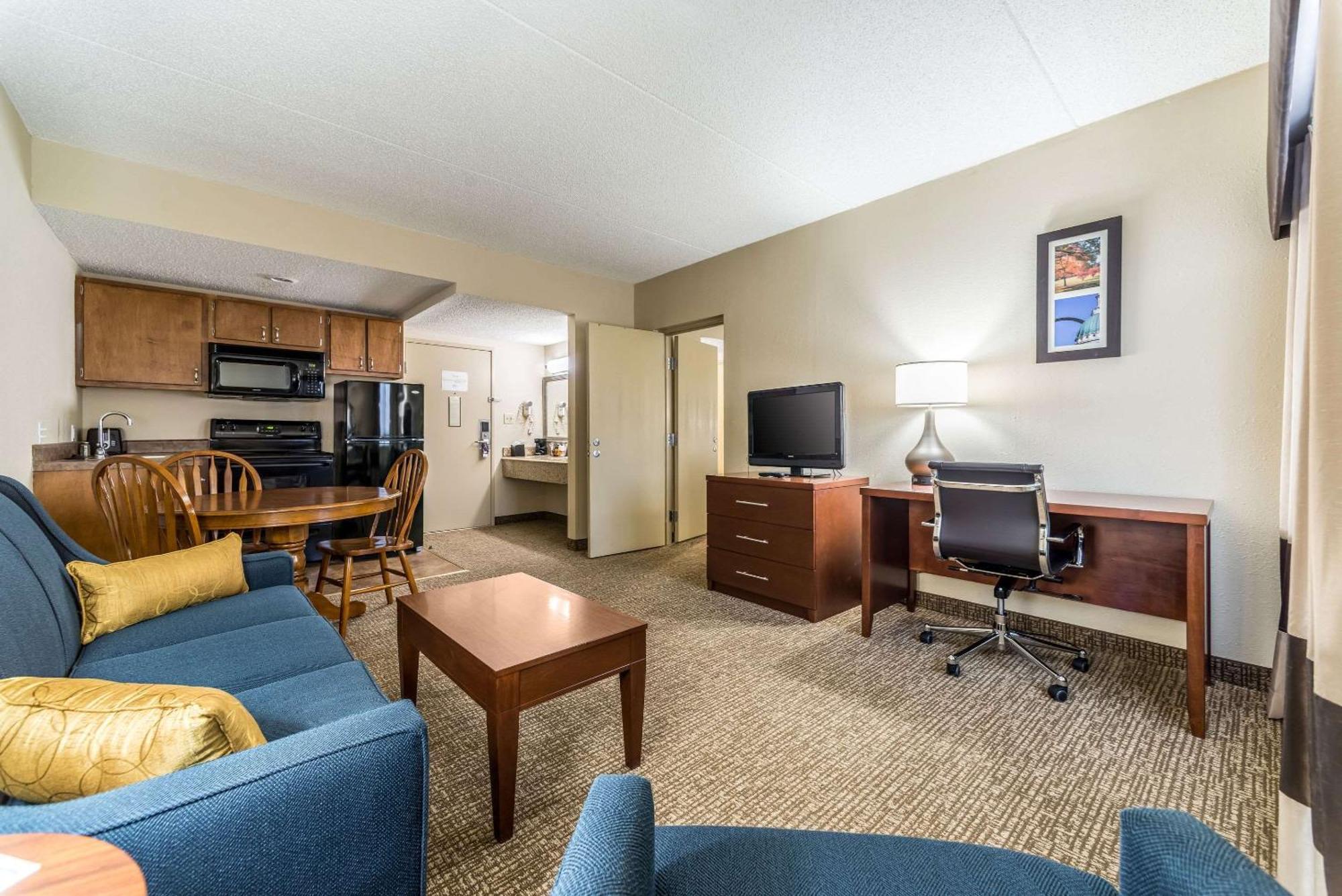 Superior King Suite - Non-Smoking