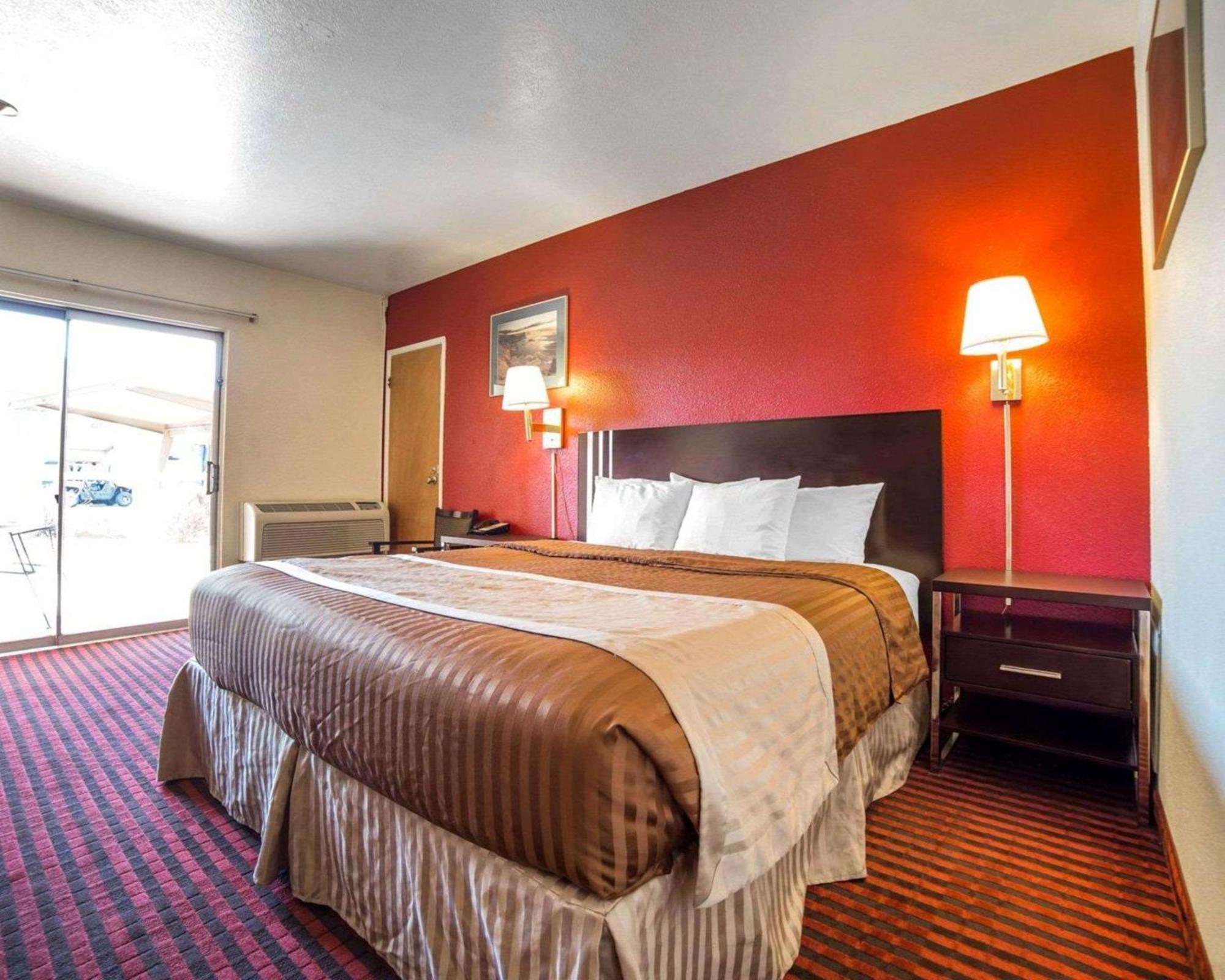 Queen Room - Accessible/Non-Smoking