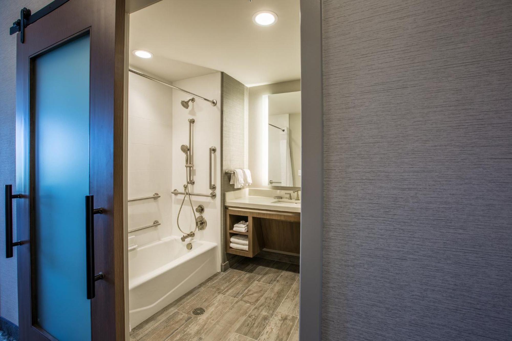 King Room - Disability Access Tub