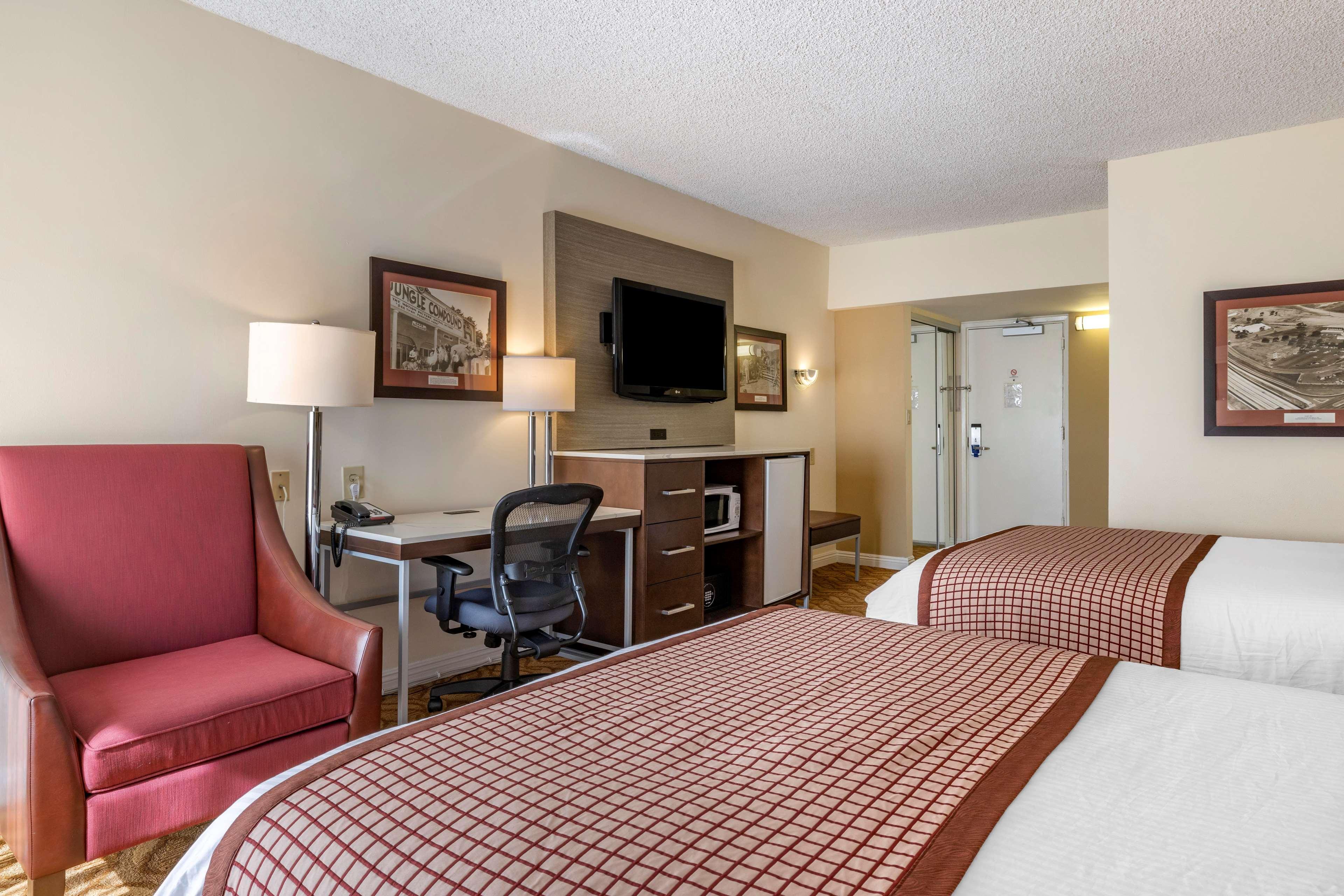 Large Queen Room with Two Queen Beds and Balcony - Non-Smoking