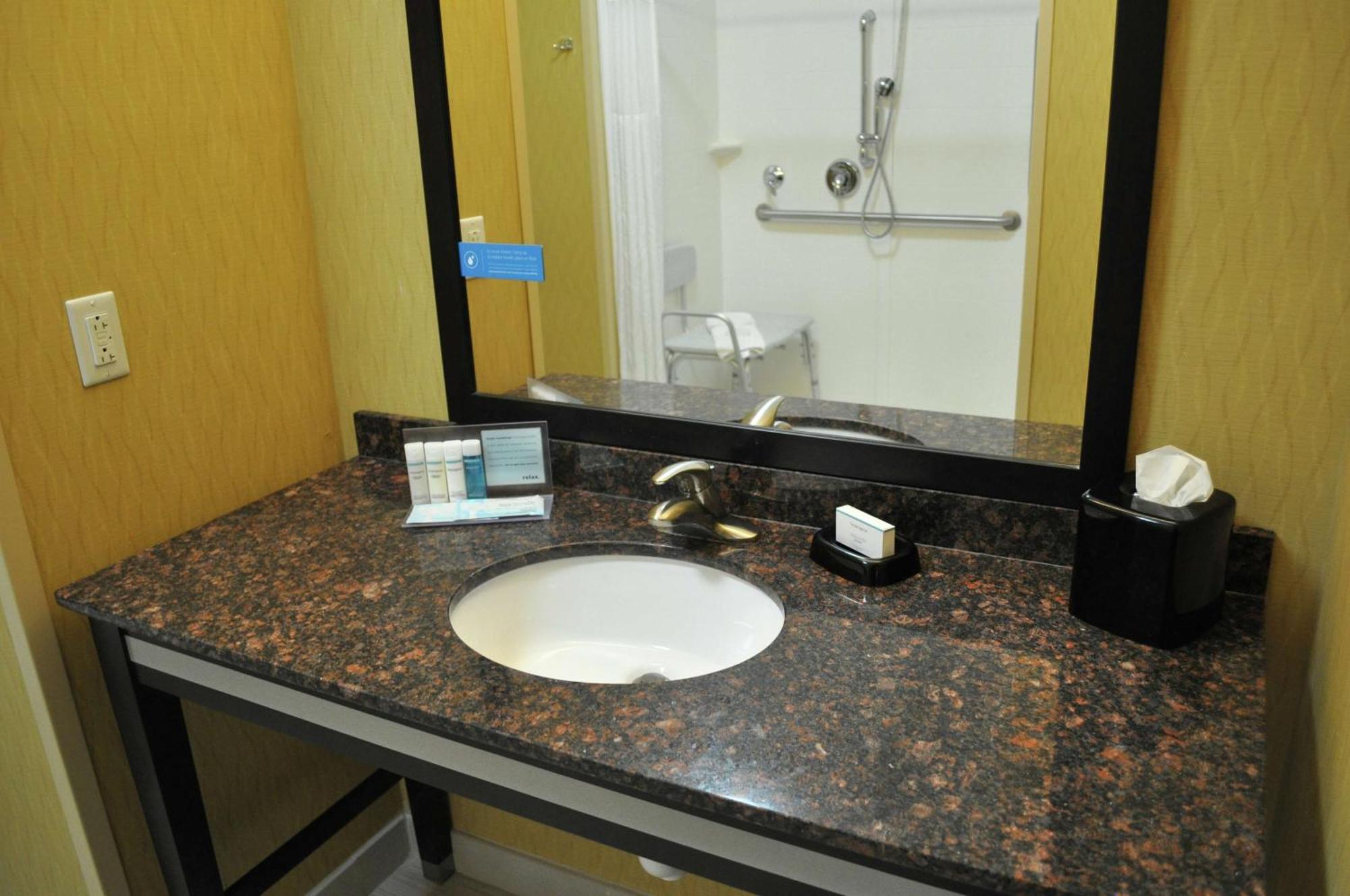 King Room with Roll-In Shower - Mobility and Hearing Access/Non-Smoking,1557838240:JPEG