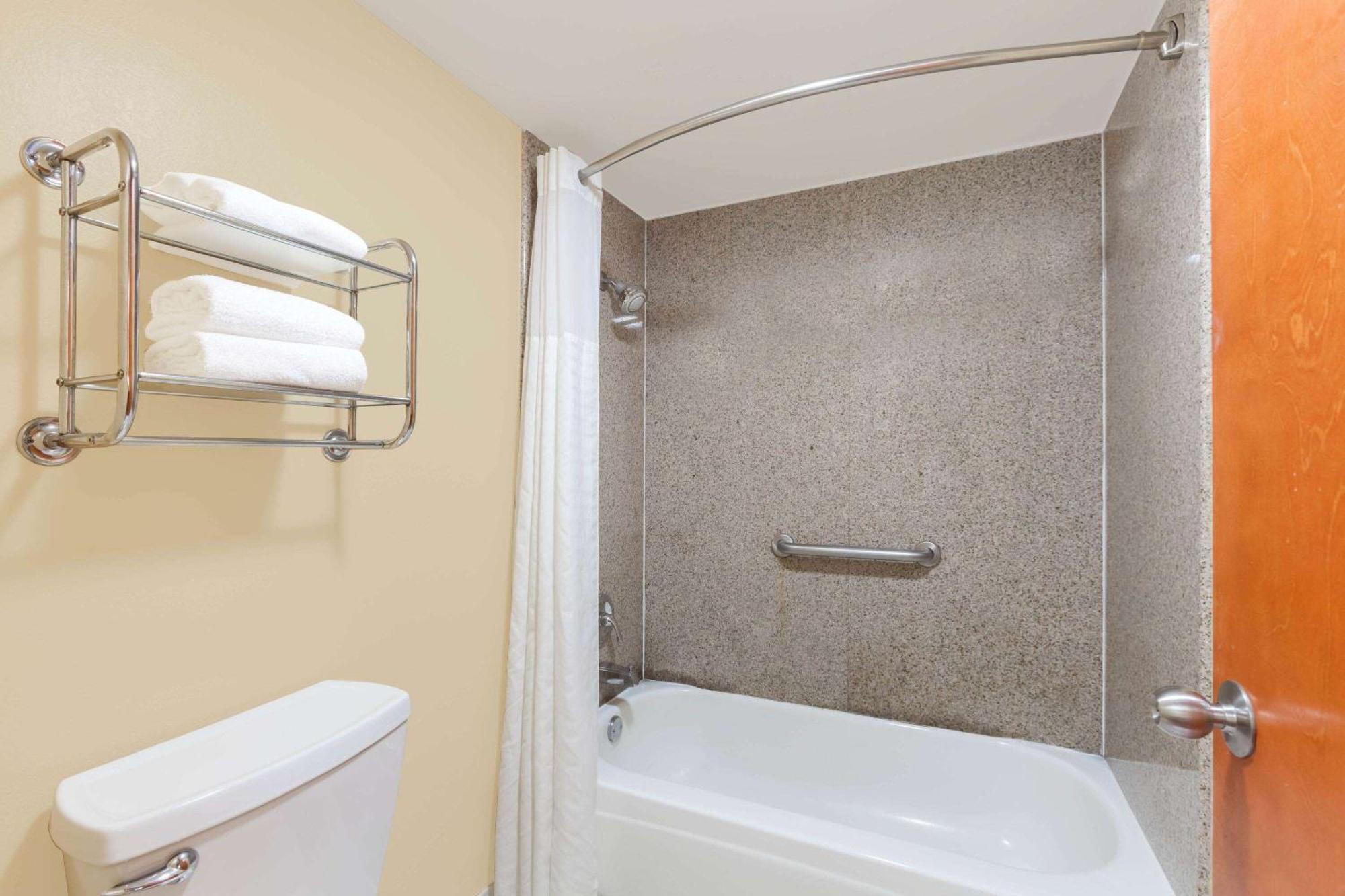 Double Room with Two Double Beds - Smoking