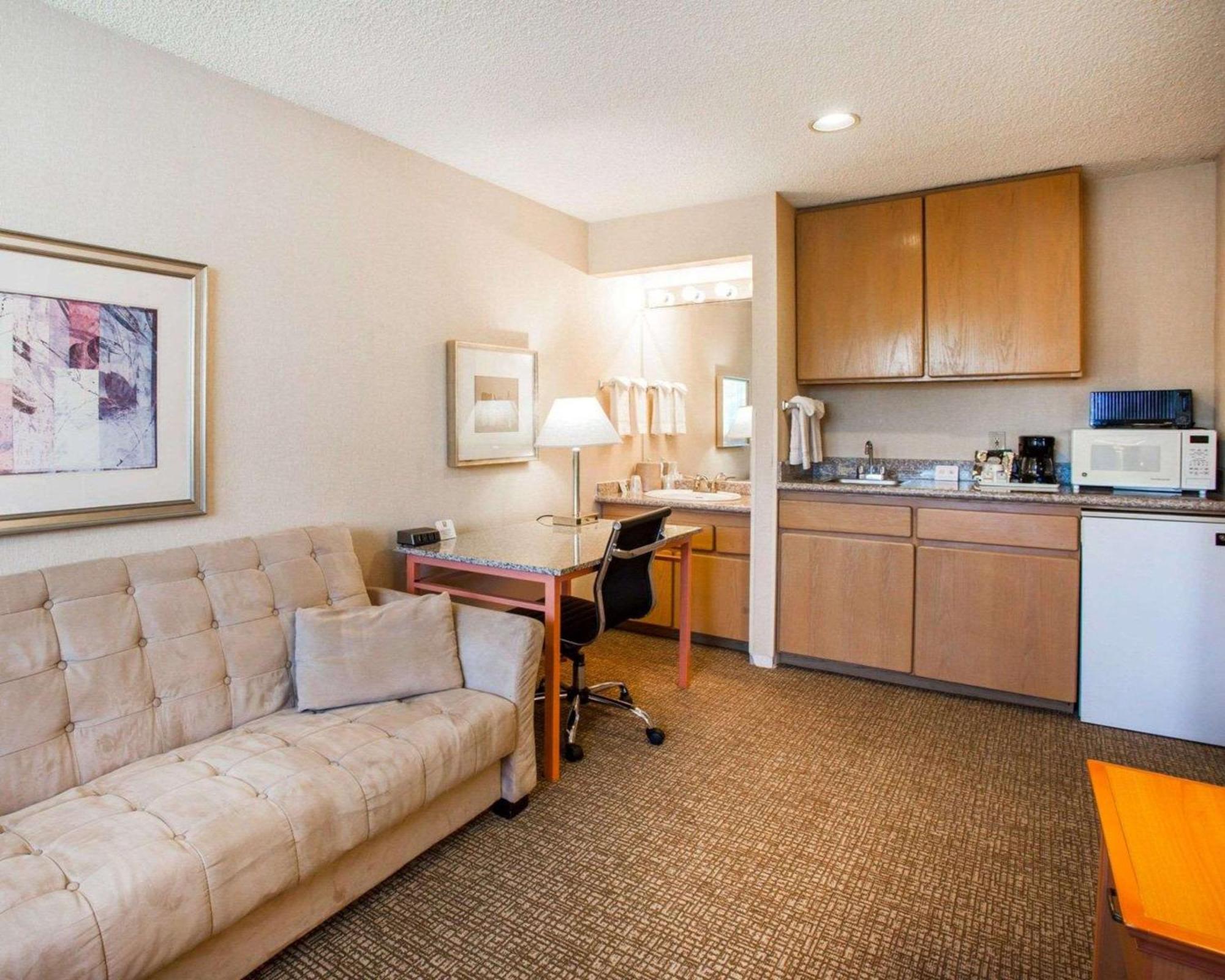 King Suite with Sofa Bed - Non Smoking,1281819238:JPEG