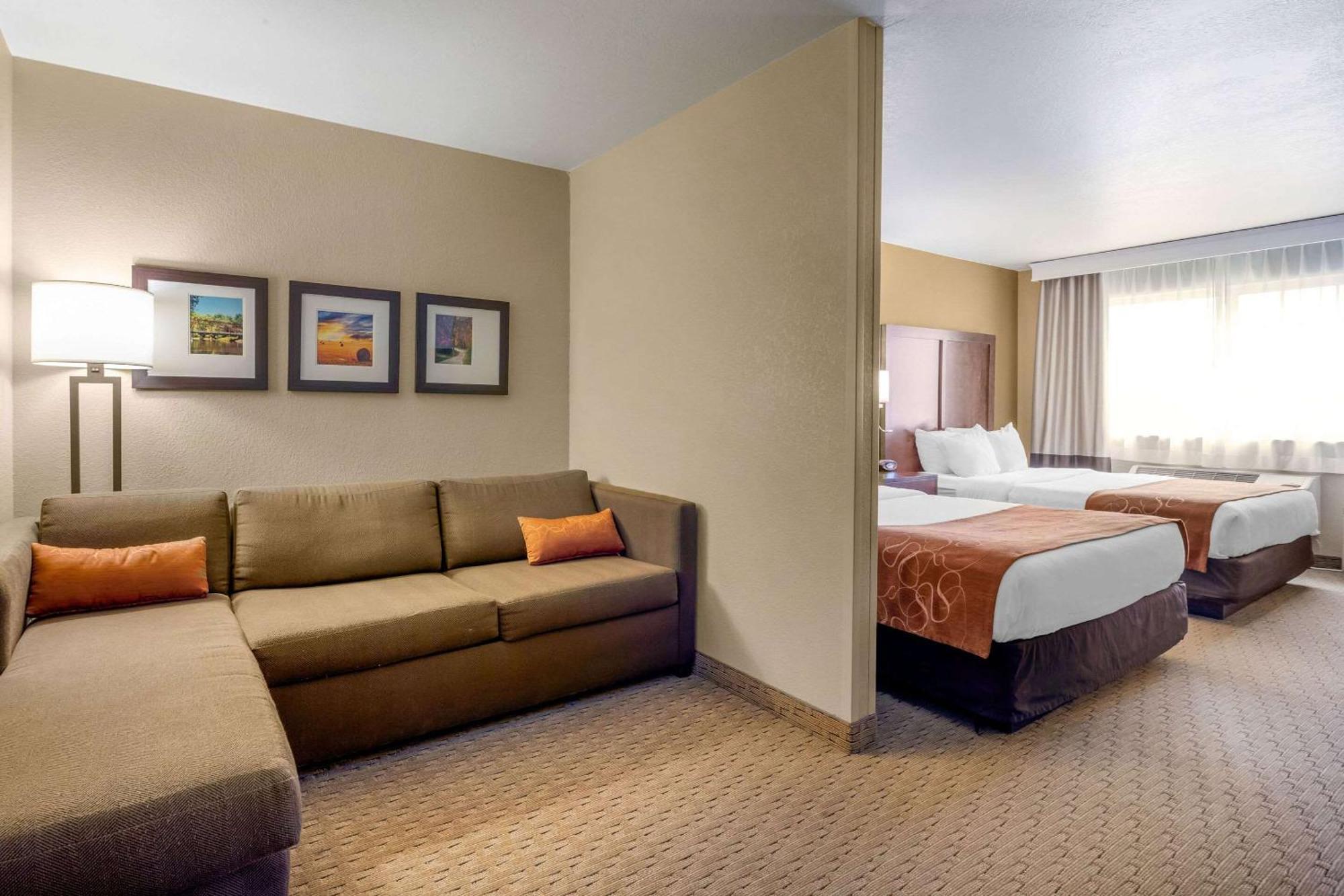 Queen Suite with Two Queen Beds - Non-Smoking