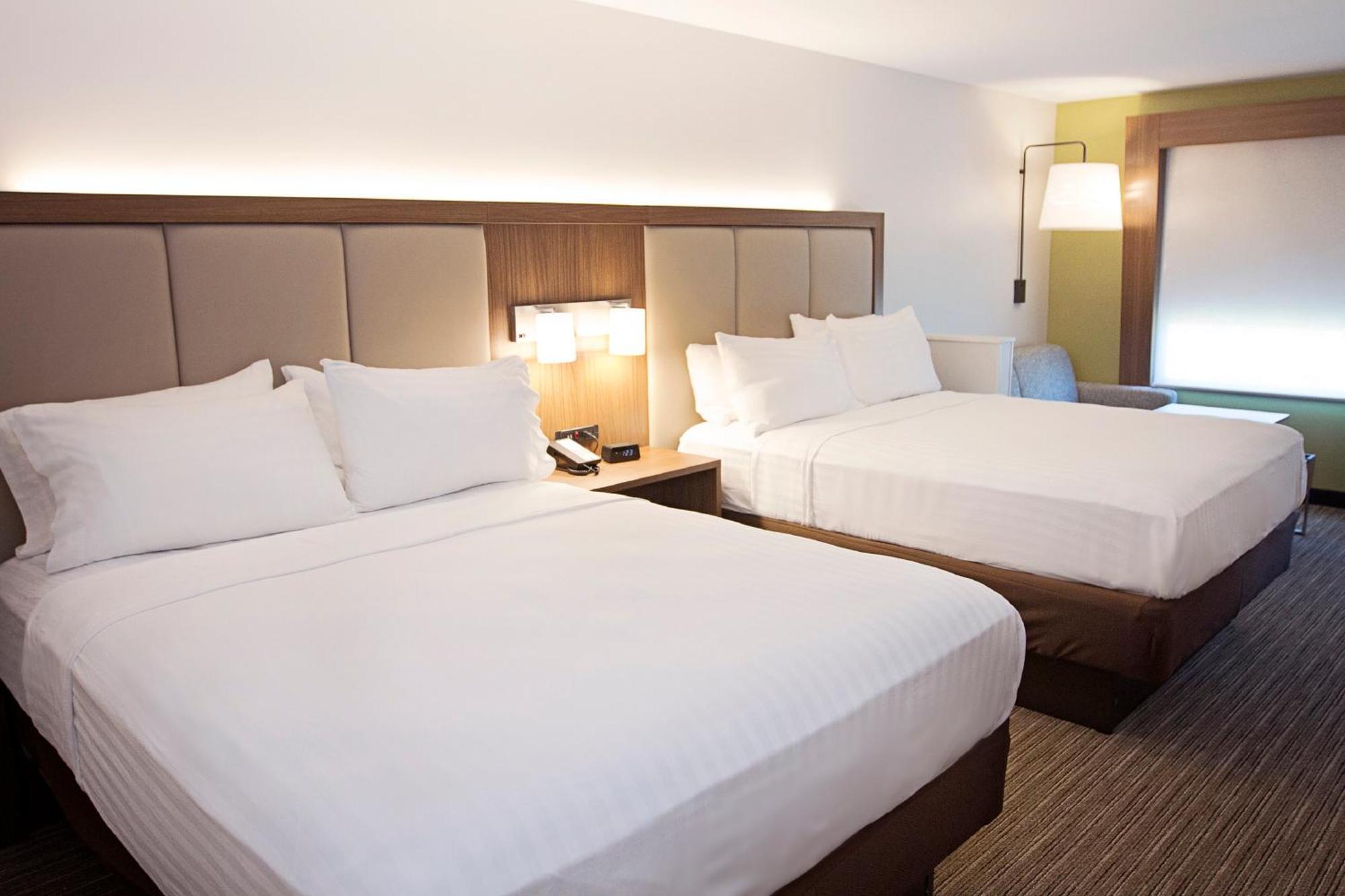 Standard Queen Room with Two Queen Beds
