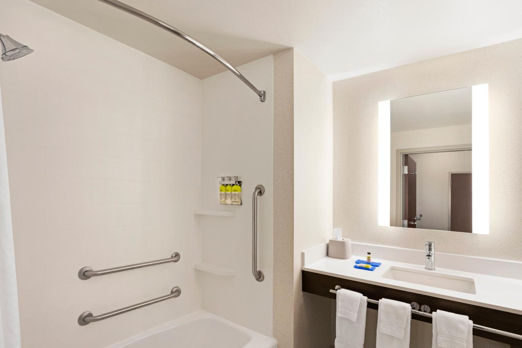 King Suite with Sofa Bed - Hearing Accessible