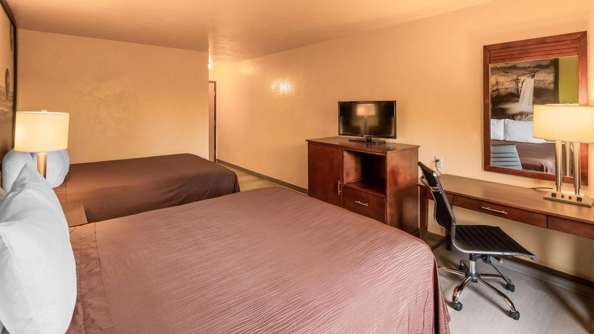 Queen Room with Two Queen Beds,1281943375:JPEG