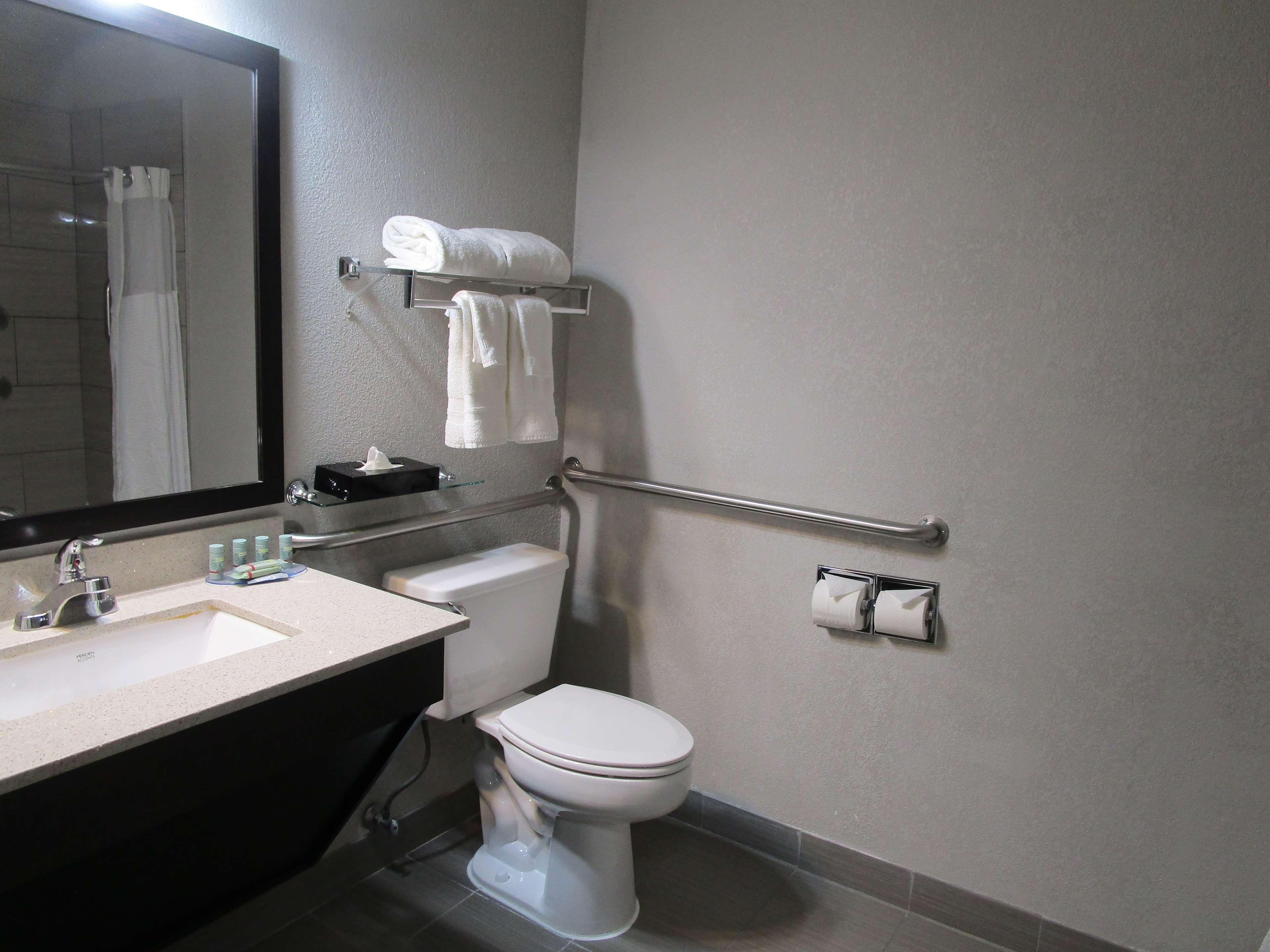 King Room with Roll-in Shower - Disability Access/Non-Smoking