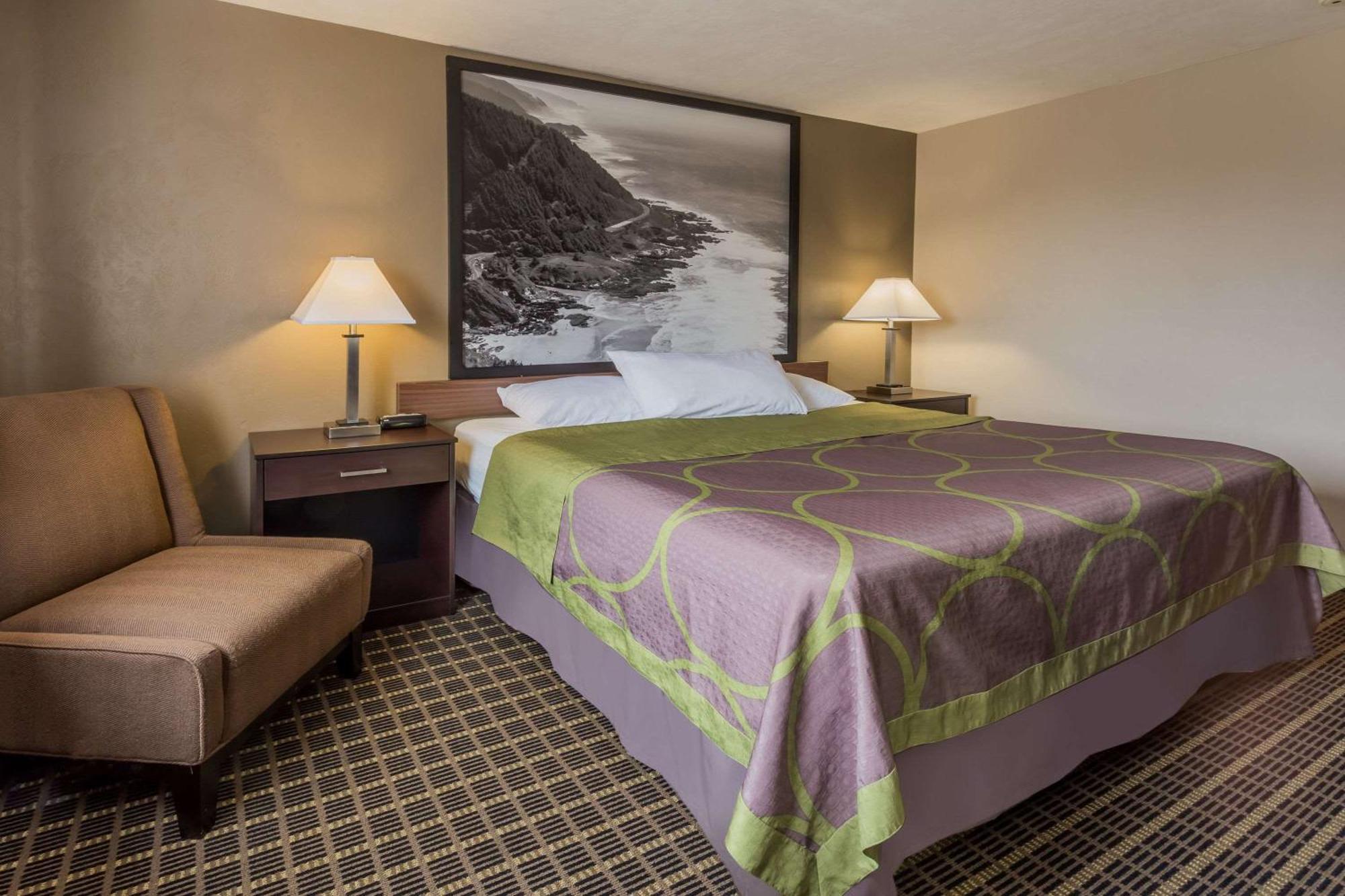 King Studio Suite with City View - Non-Smoking
