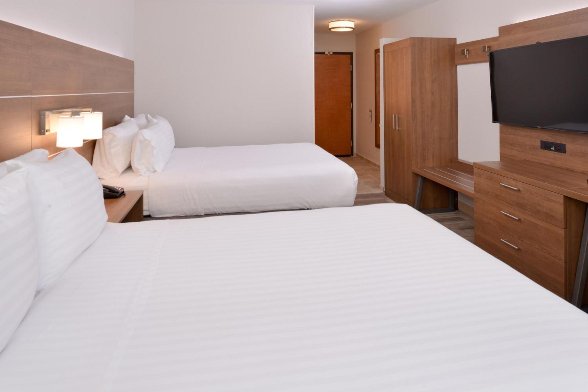 Standard Queen Room with Two Queen Beds