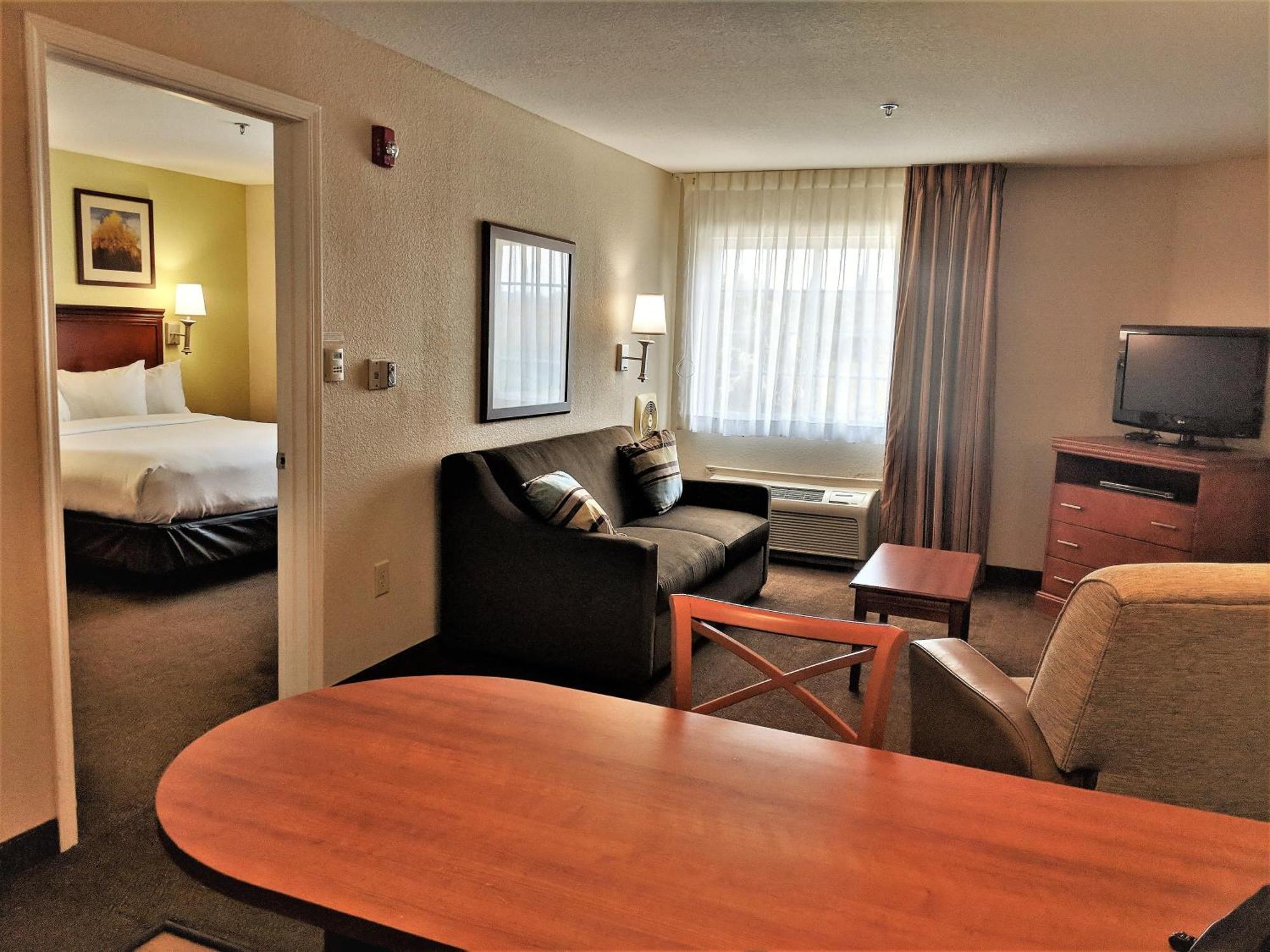 One Bedroom Suite with One Queen Bed