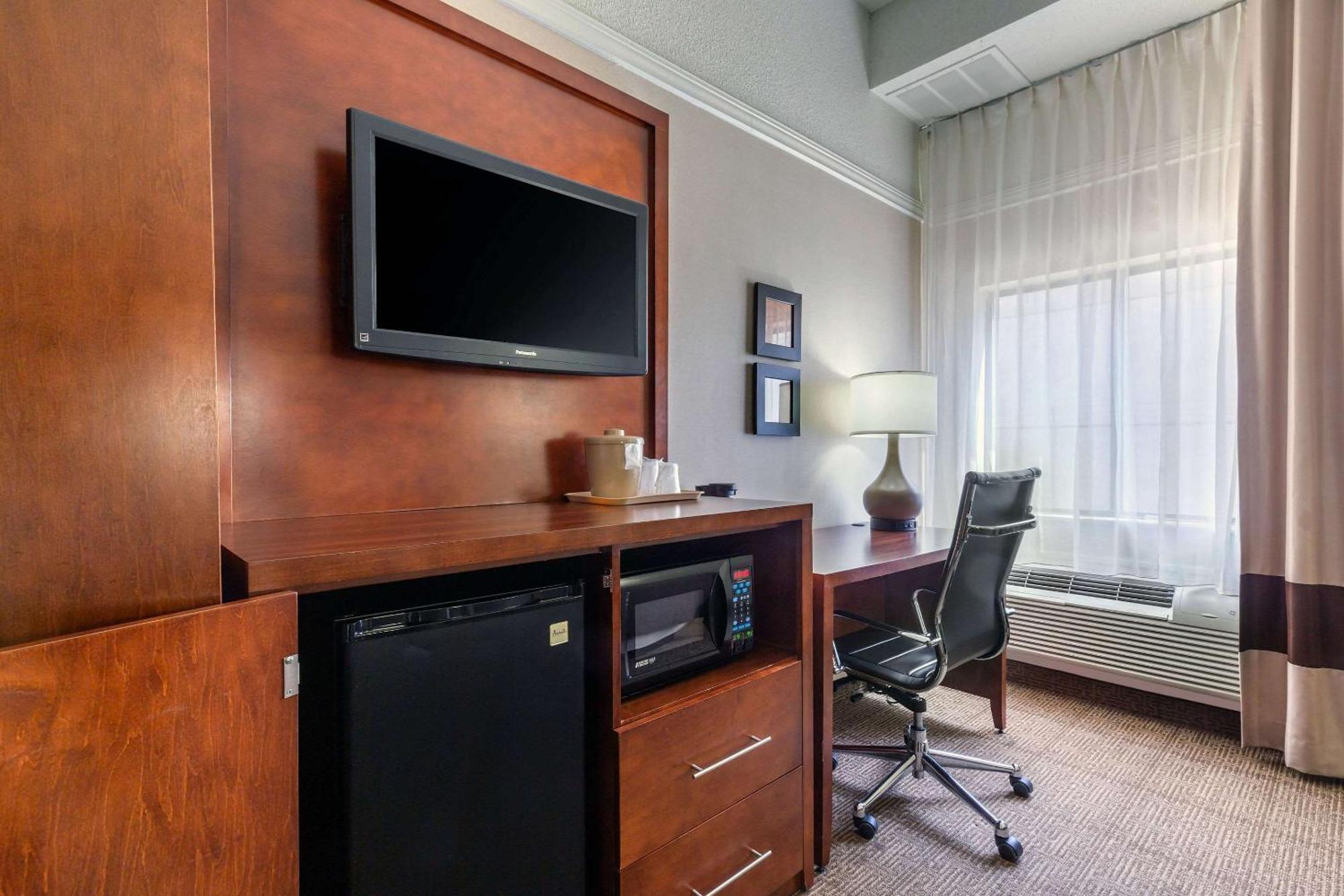 Standard Queen Room with Two Queen Beds - Non-Smoking,1697977297:JPEG