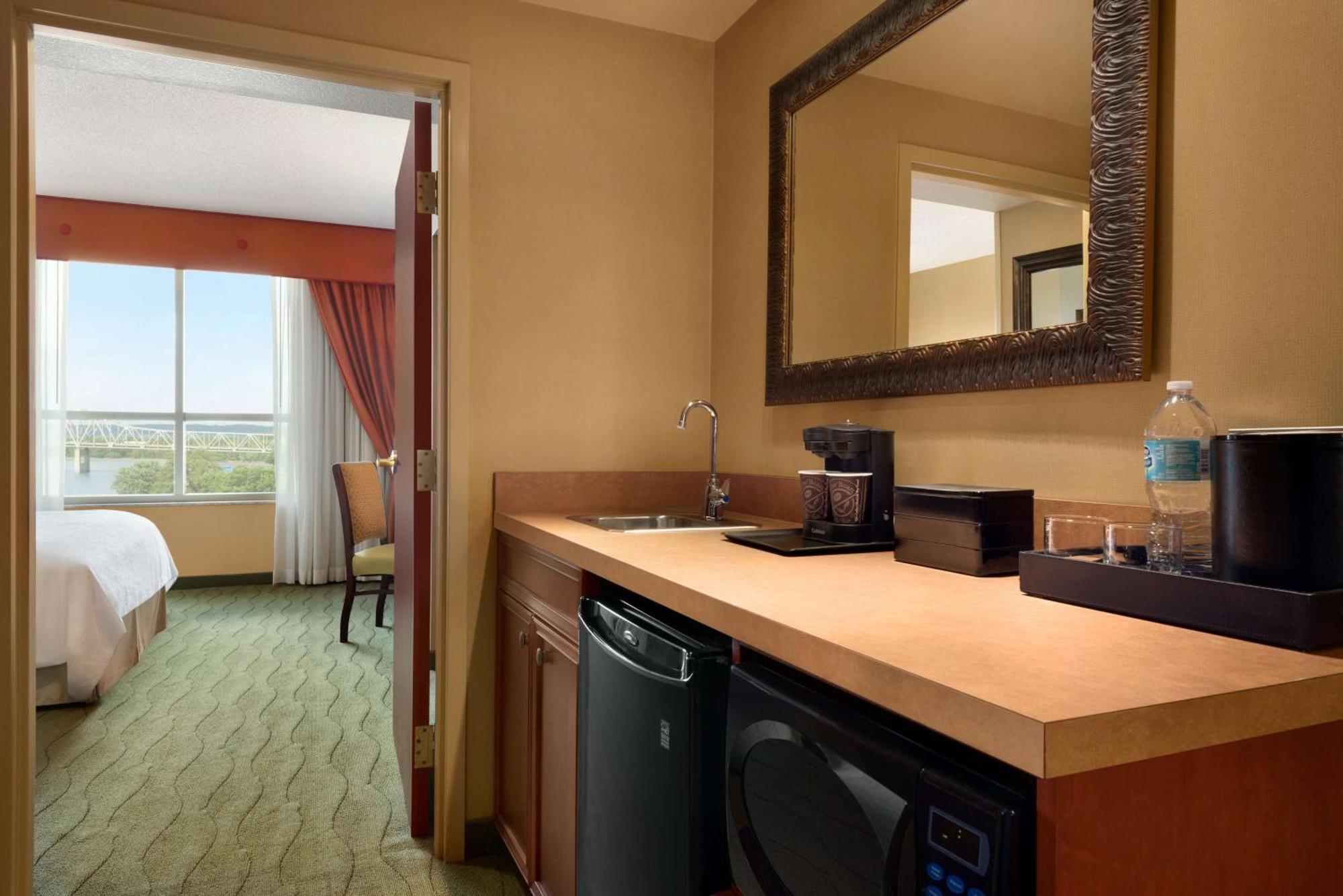 King Suite with River View - Non-Smoking