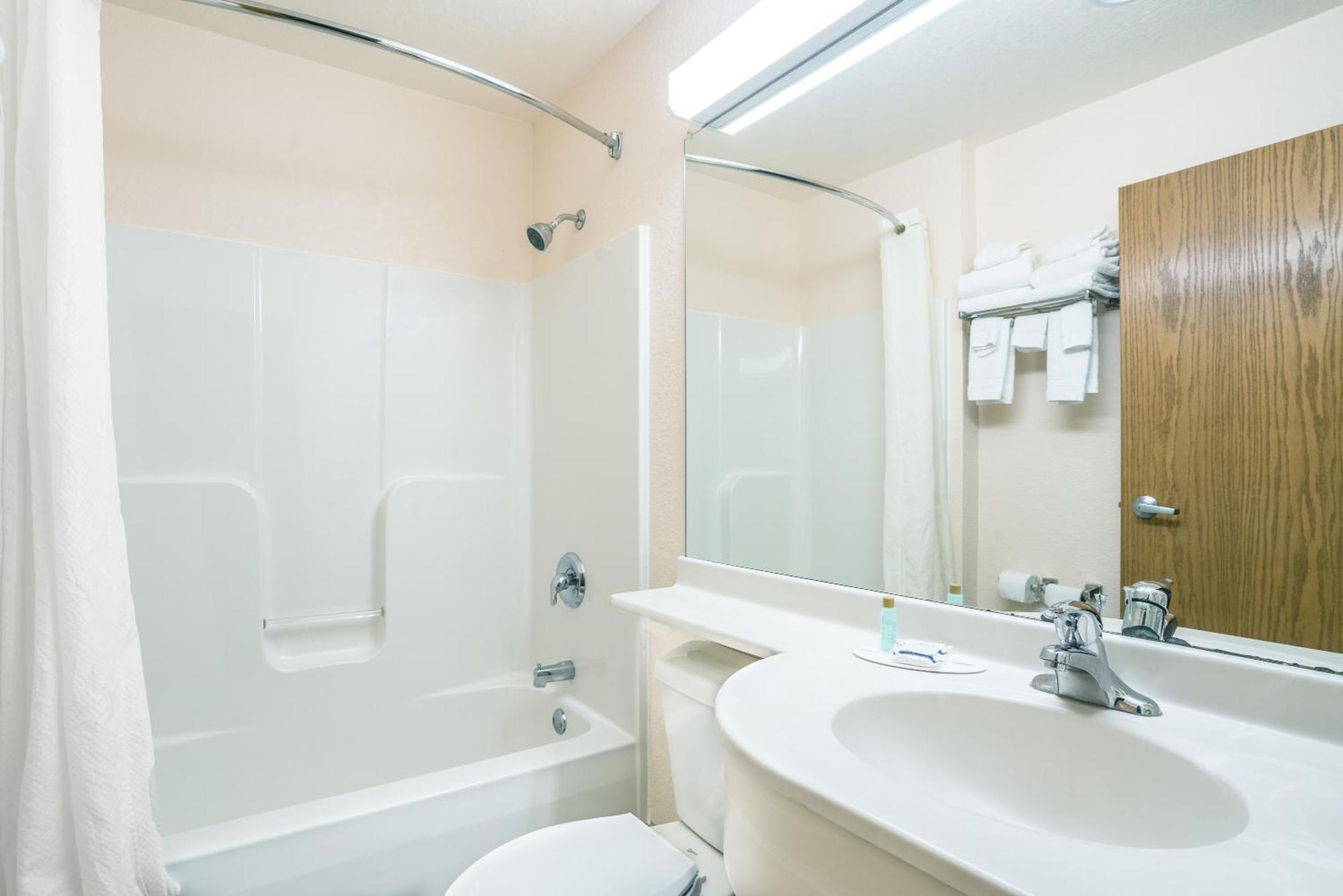 Queen Studio Suite - Mobility Access/Non-Smoking