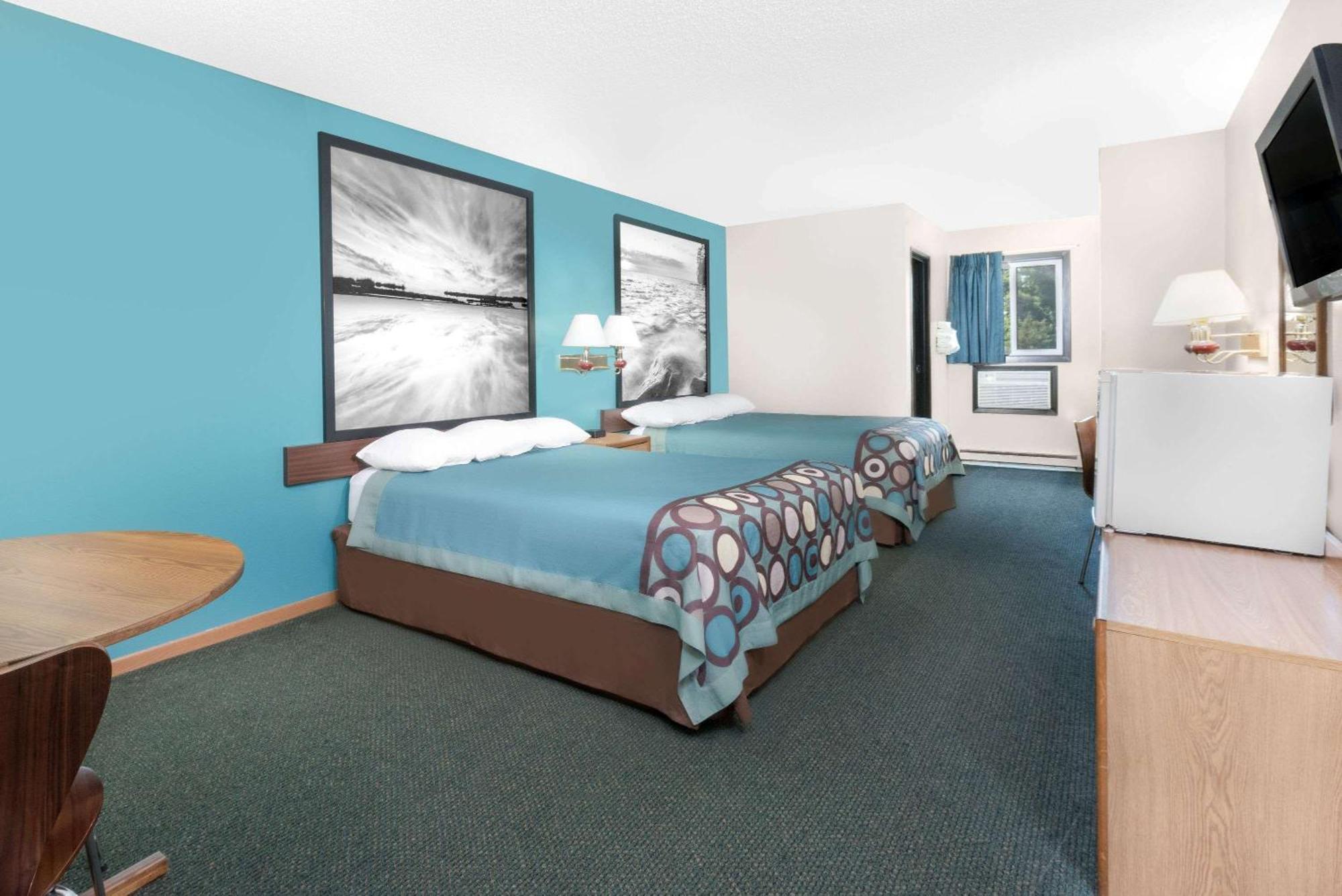 Queen Room with Two Queen Beds and Pool View - Non-Smoking