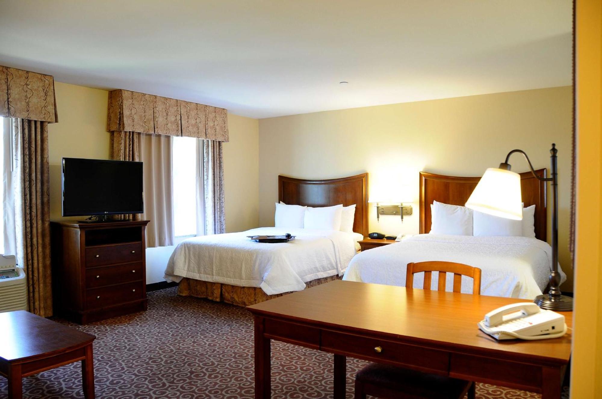 Double Room with Two Queen Beds and Bath Tub - Mobility Access