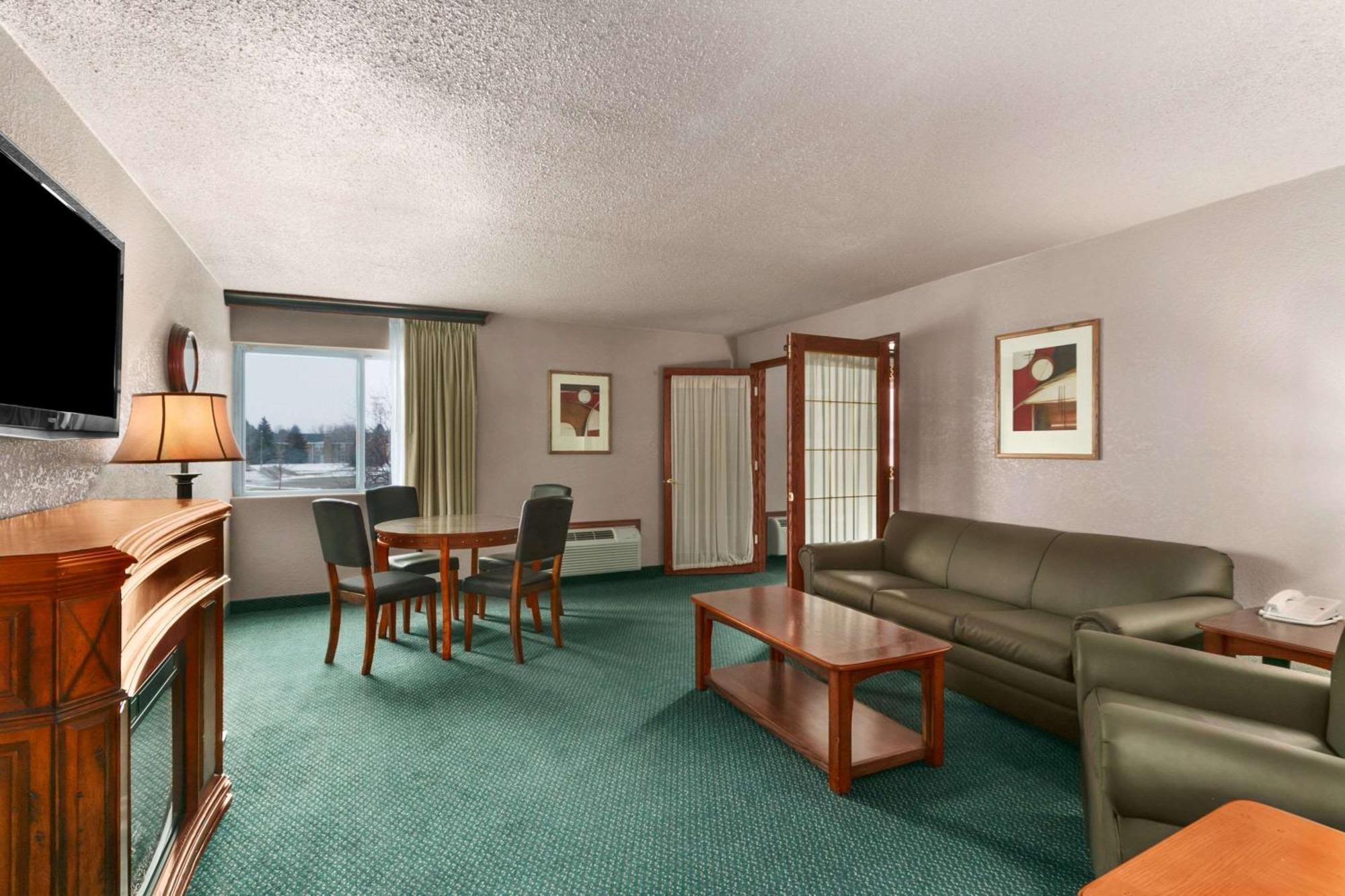 King Suite with Jetted Tub - Non-Smoking