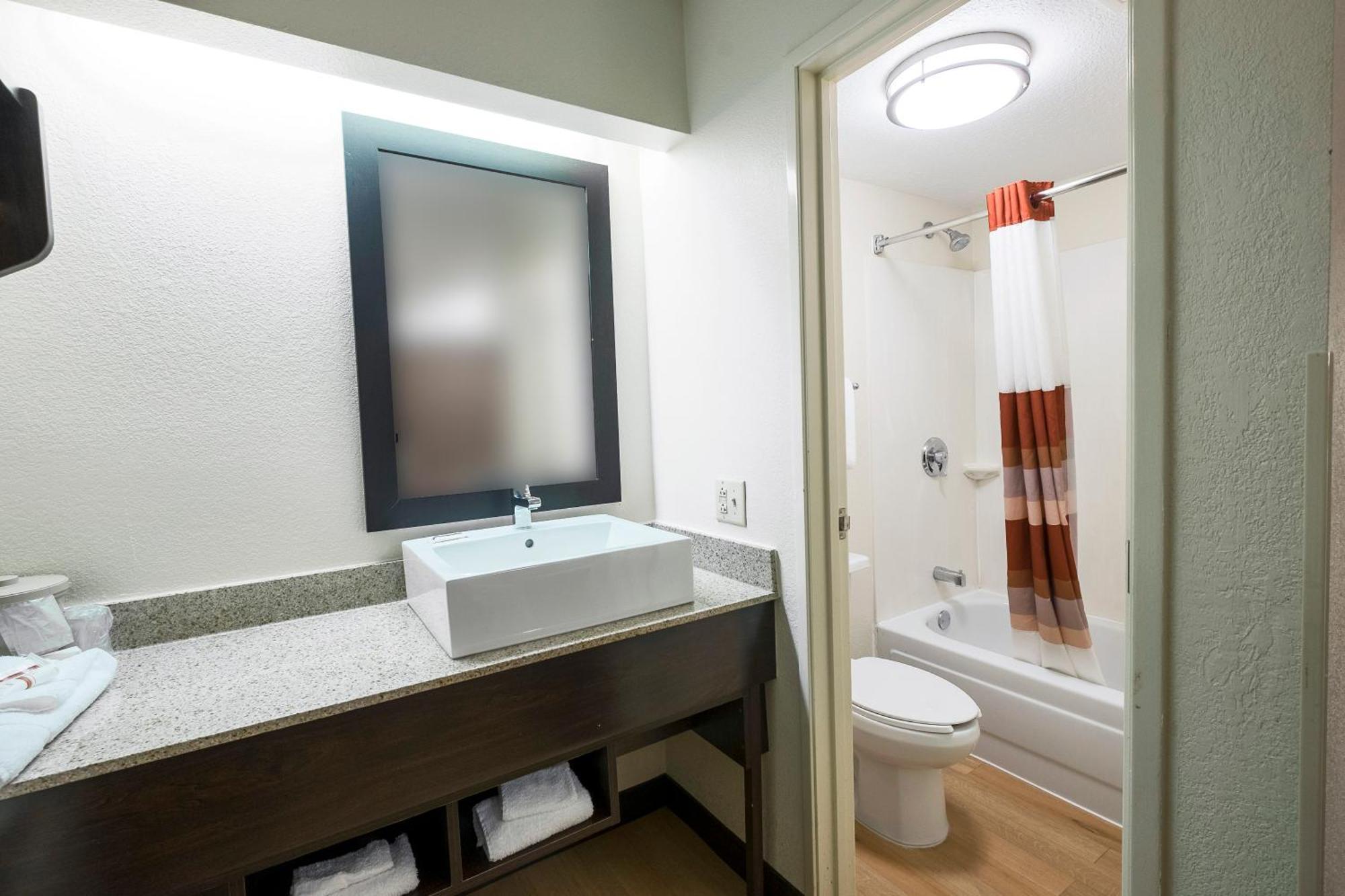 Premium Room with Two Double Beds Smoke Free (Upgraded Bedding & Snack),1282857679:JPEG