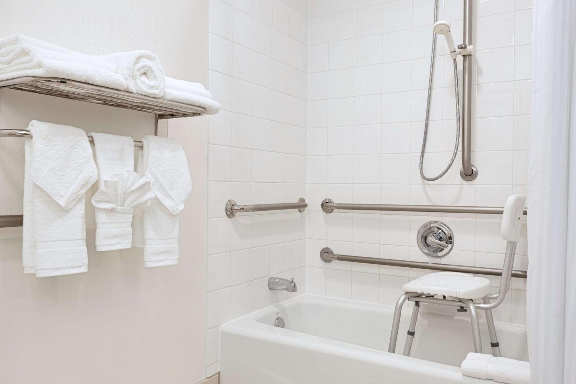 King Room with Accessible Tub - Mobility Access,1551958387:JPEG