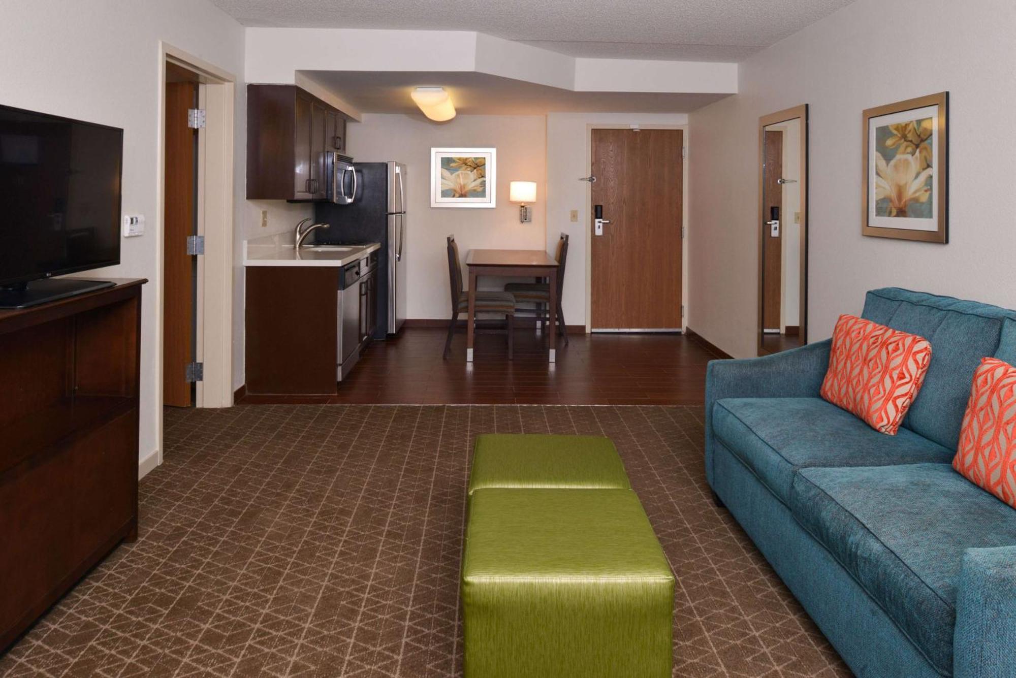 One-Bedroom Suite with Two Queen Beds and Kitchen - Non-Smoking,1552117564:JPEG