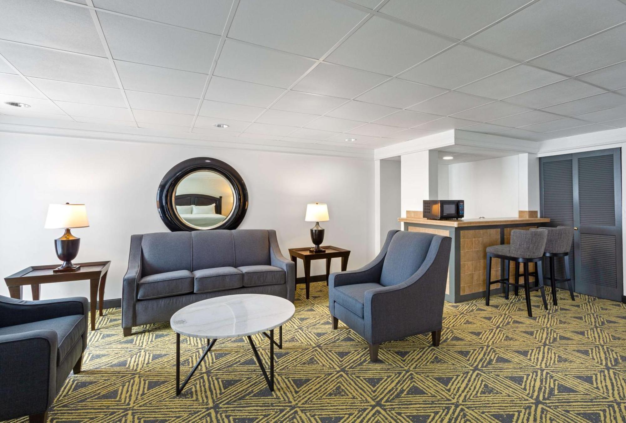 Junior King Suite - Non-Smoking