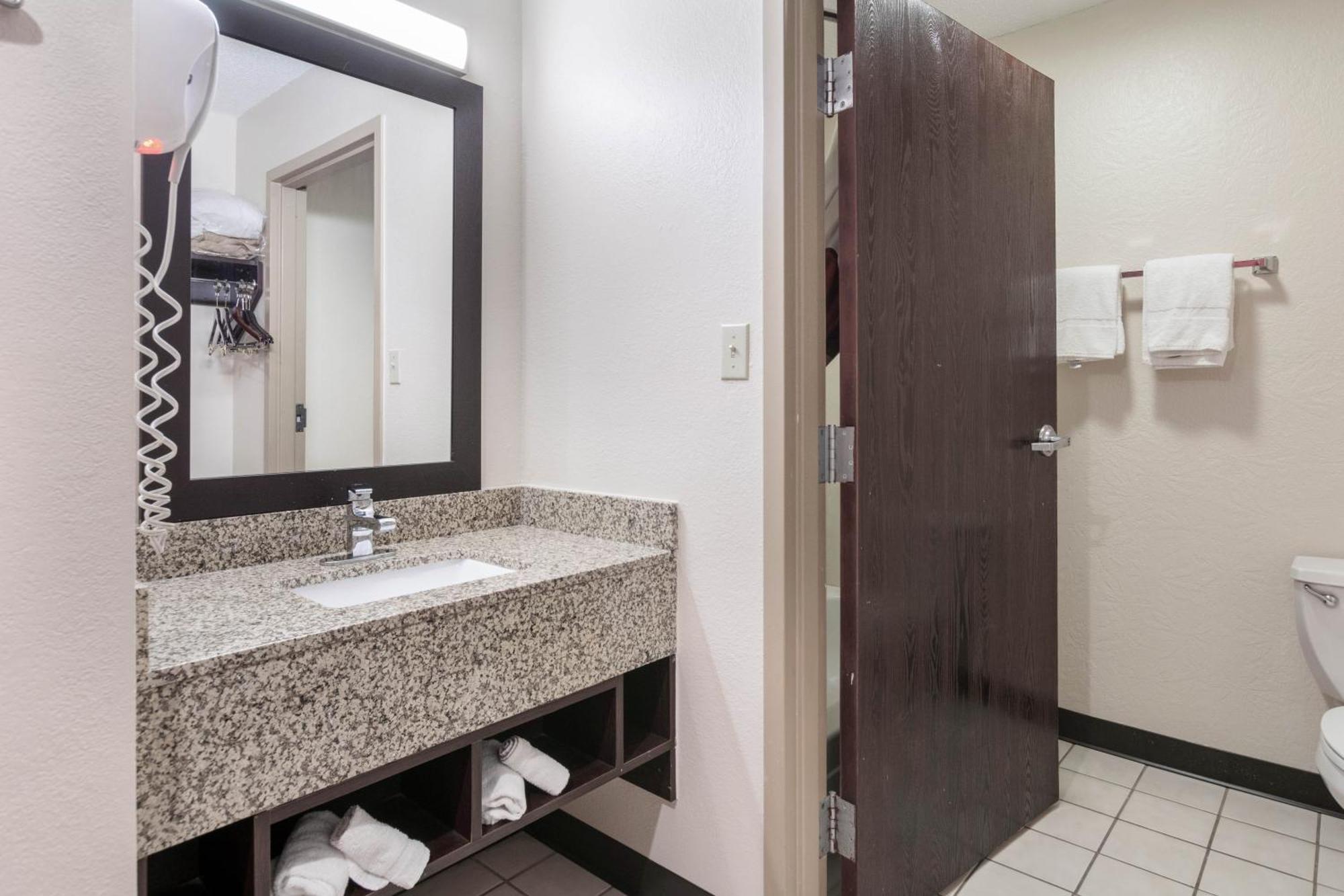 Deluxe King Room with Spa Bath Non-Smoking