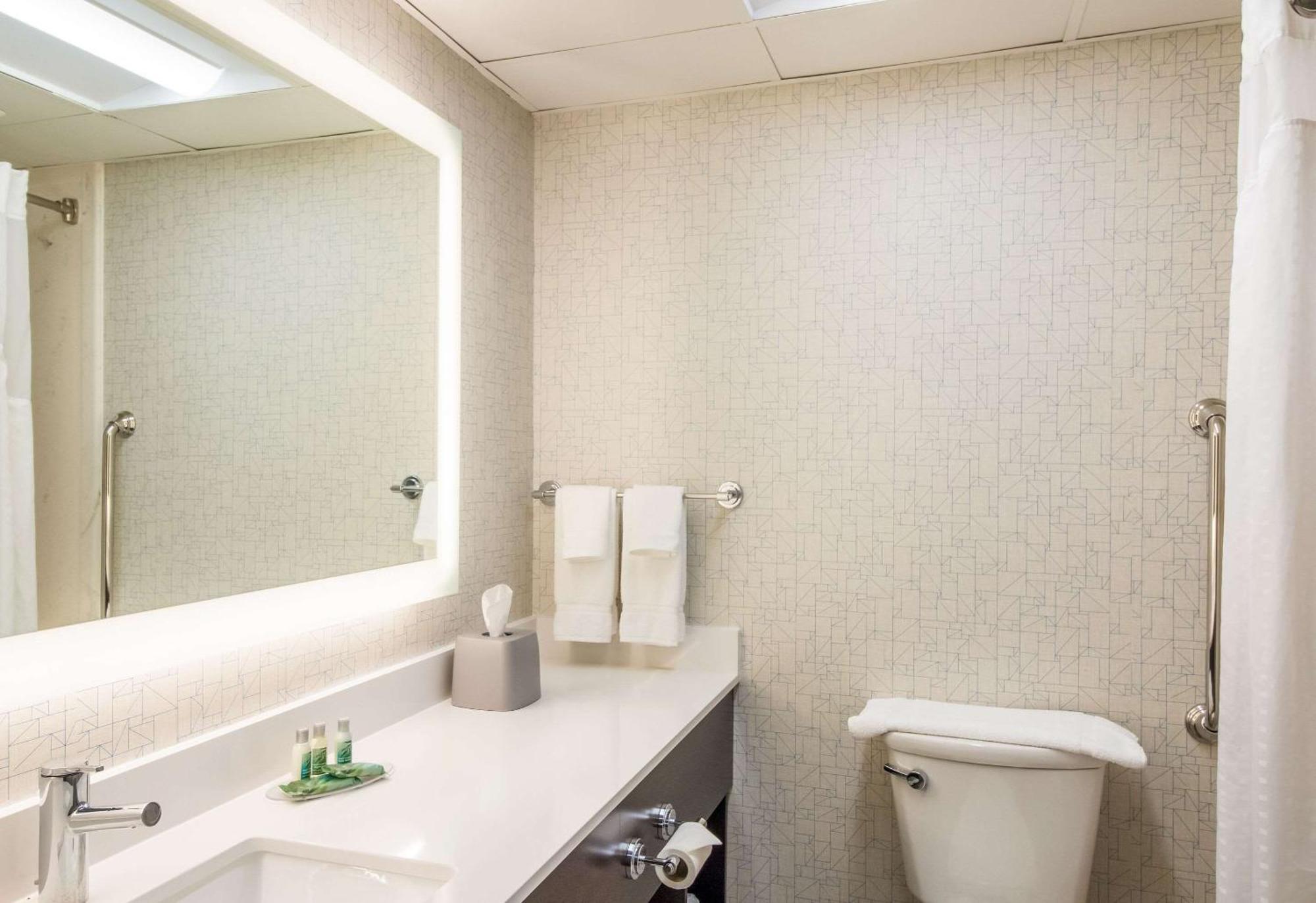 Standard King Room - Non-Smoking