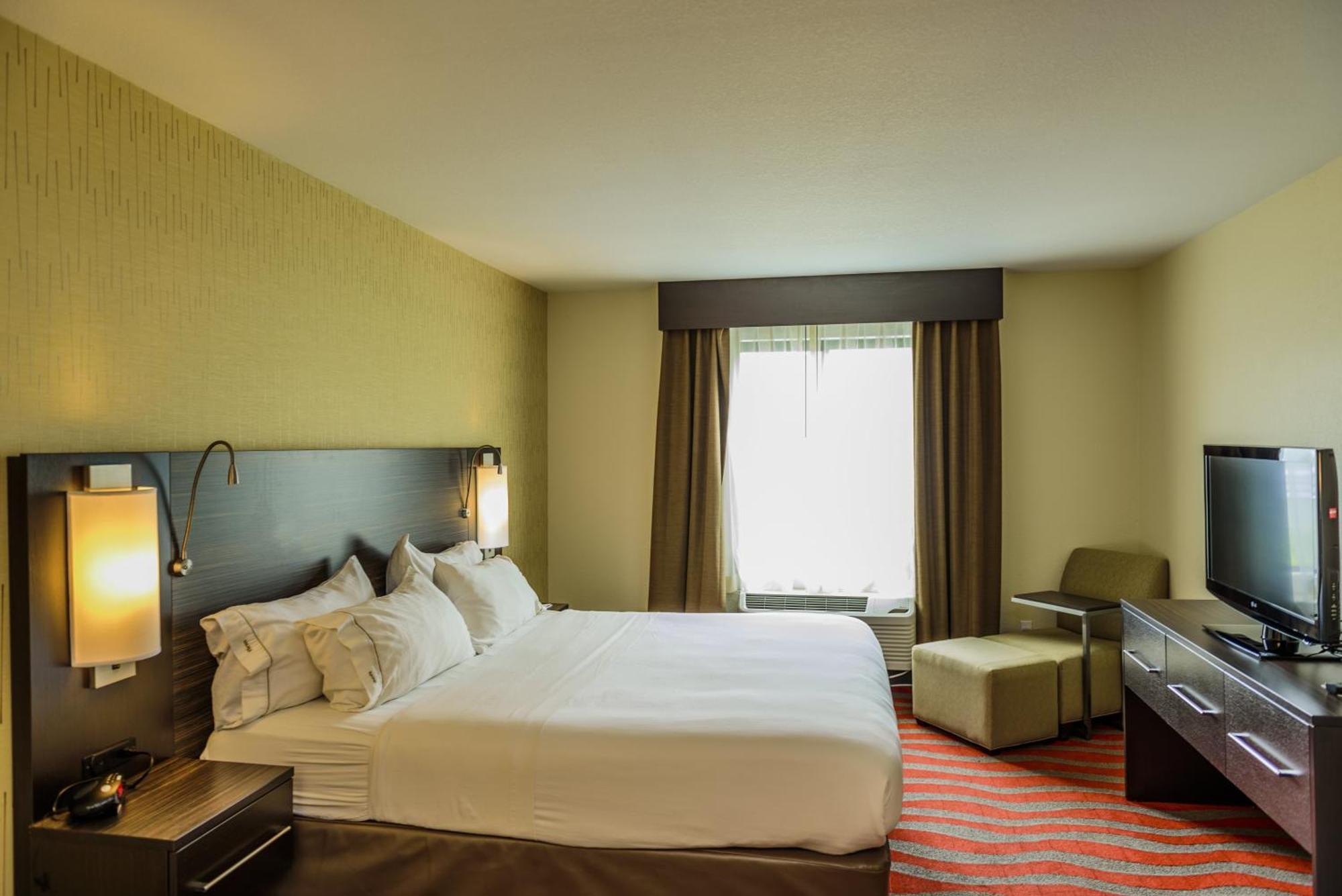 Standard King Room - Communications Accessible