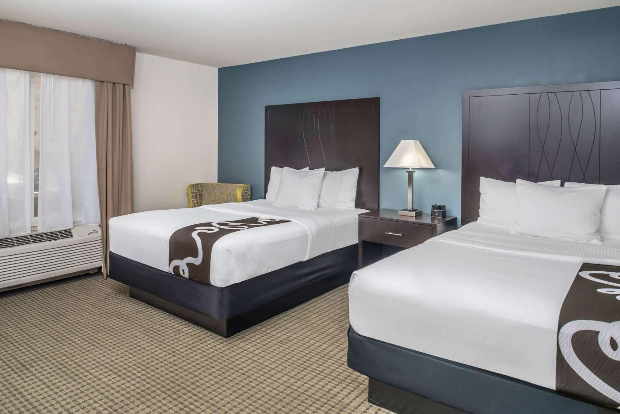 Queen Room with Two Queen Beds - Non-Smoking,1284012217:JPEG