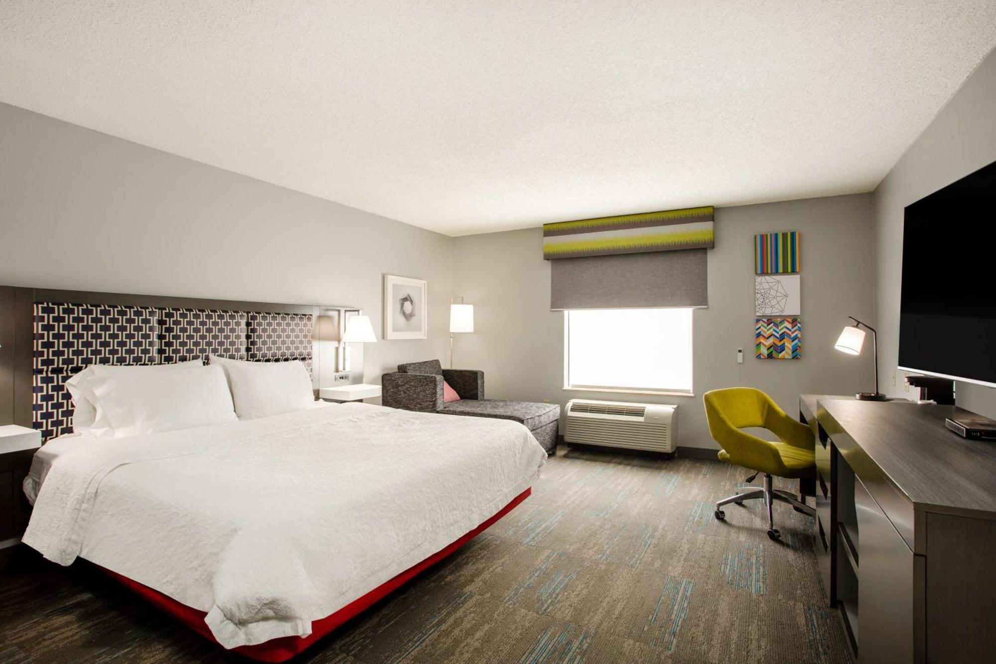 King Room with Accessible Tub - Mobility and Hearing Access/Non-Smoking