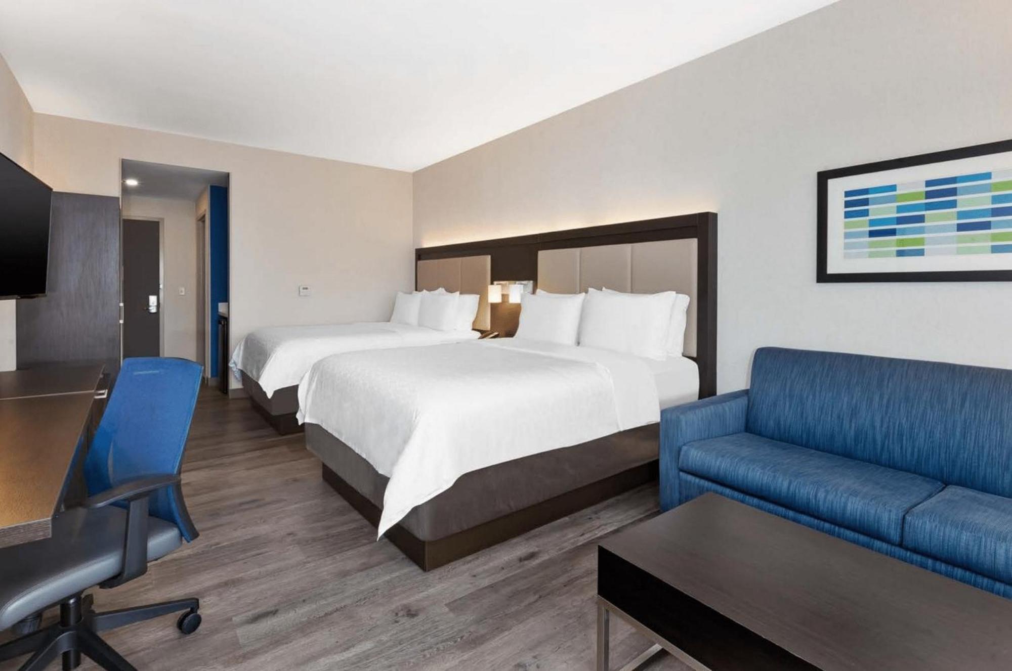 Executive Queen Room with Two Queen Beds with City View