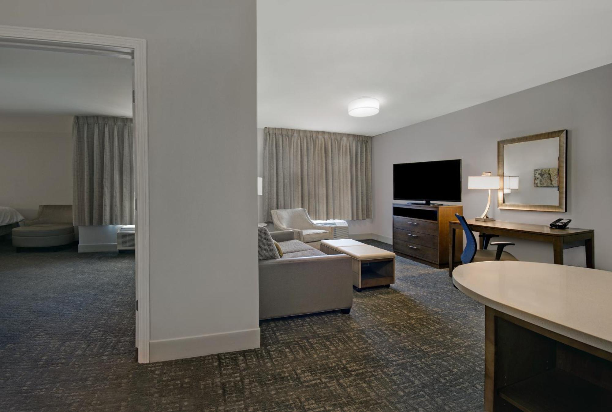 One-Bedroom Queen Suite