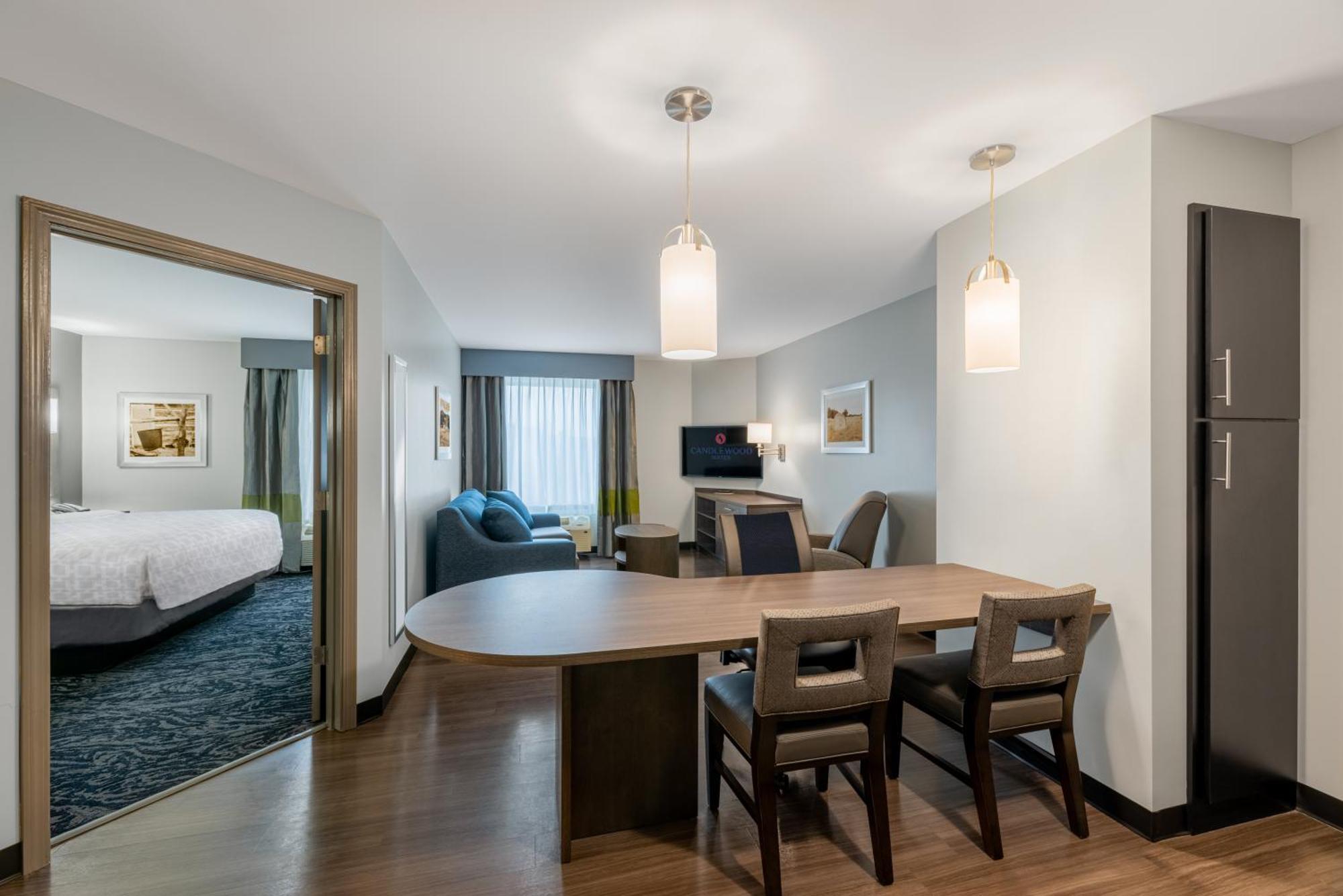 One-Bedroom King Suite with Sofa Bed,1284274264:JPEG