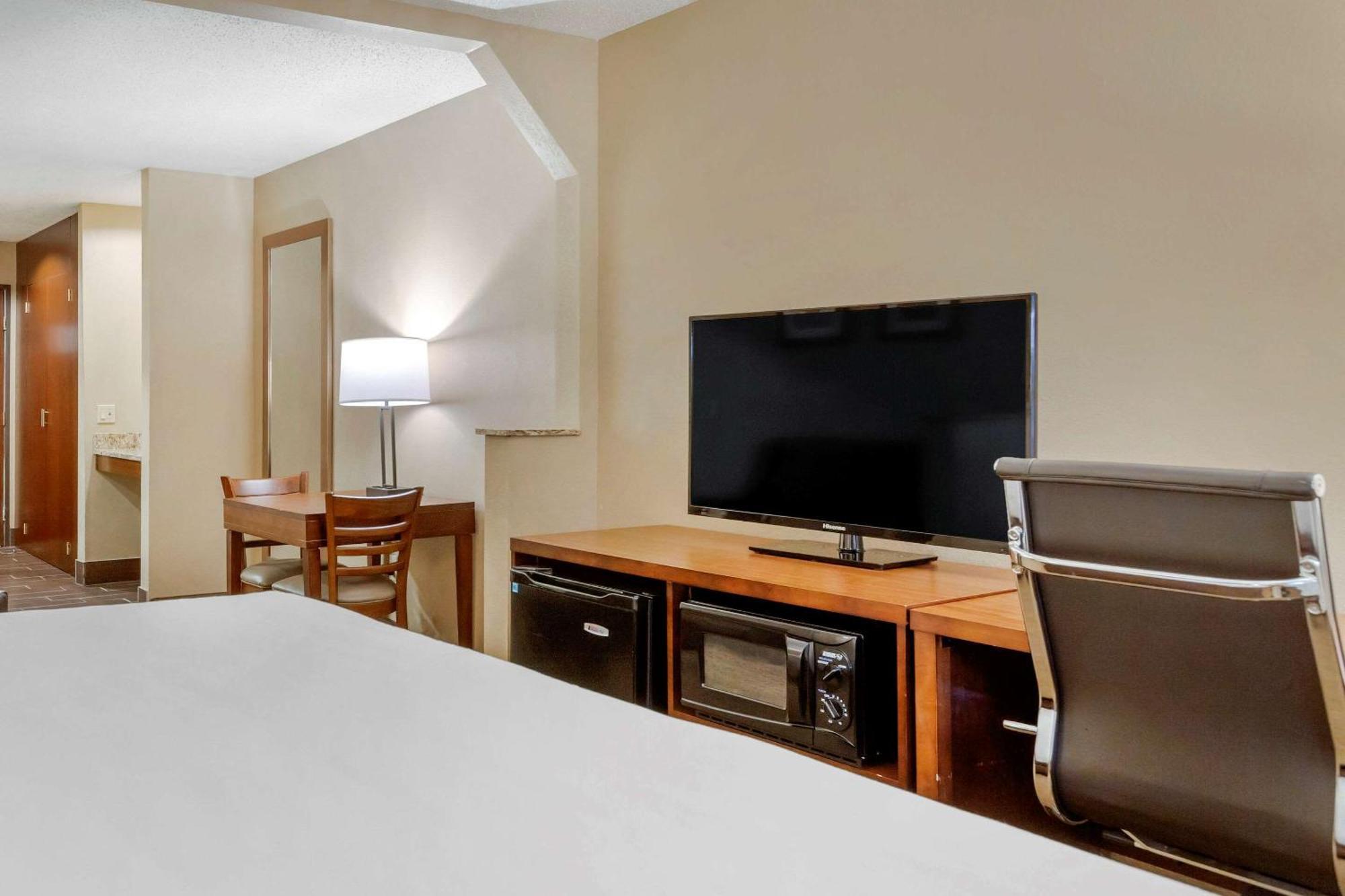King Suite with Hot Tub - Non-Smoking