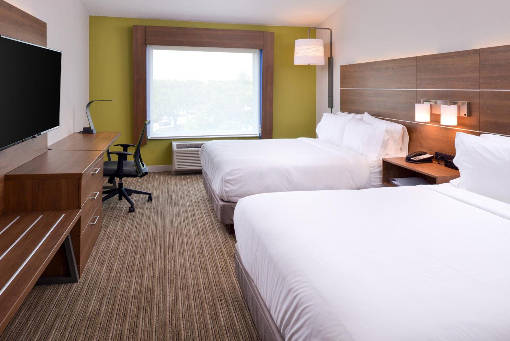 Standard Queen Room with Two Queen Beds - Communications Accessible