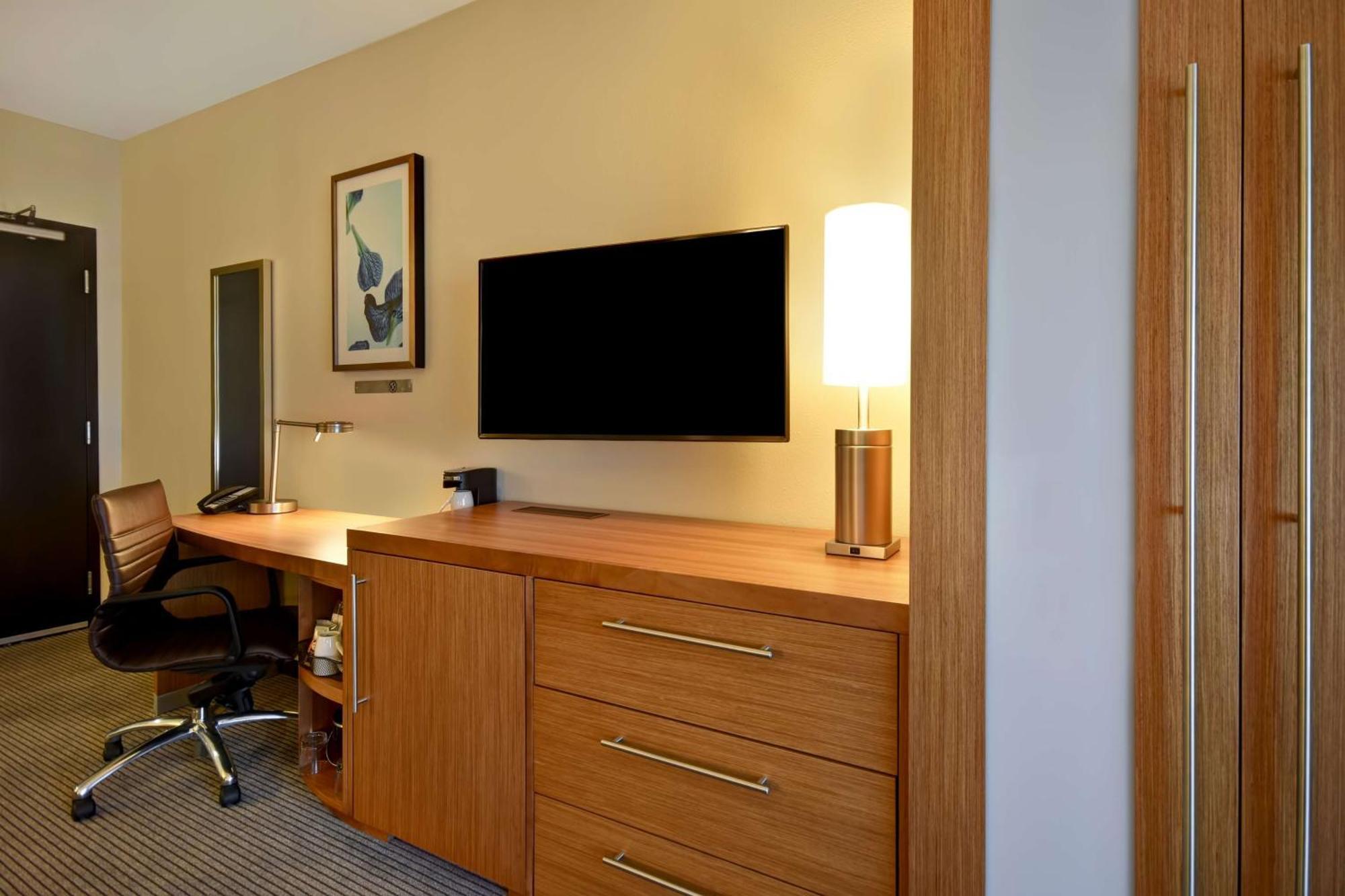 King Room with Sofa Bed,1284712456:JPEG