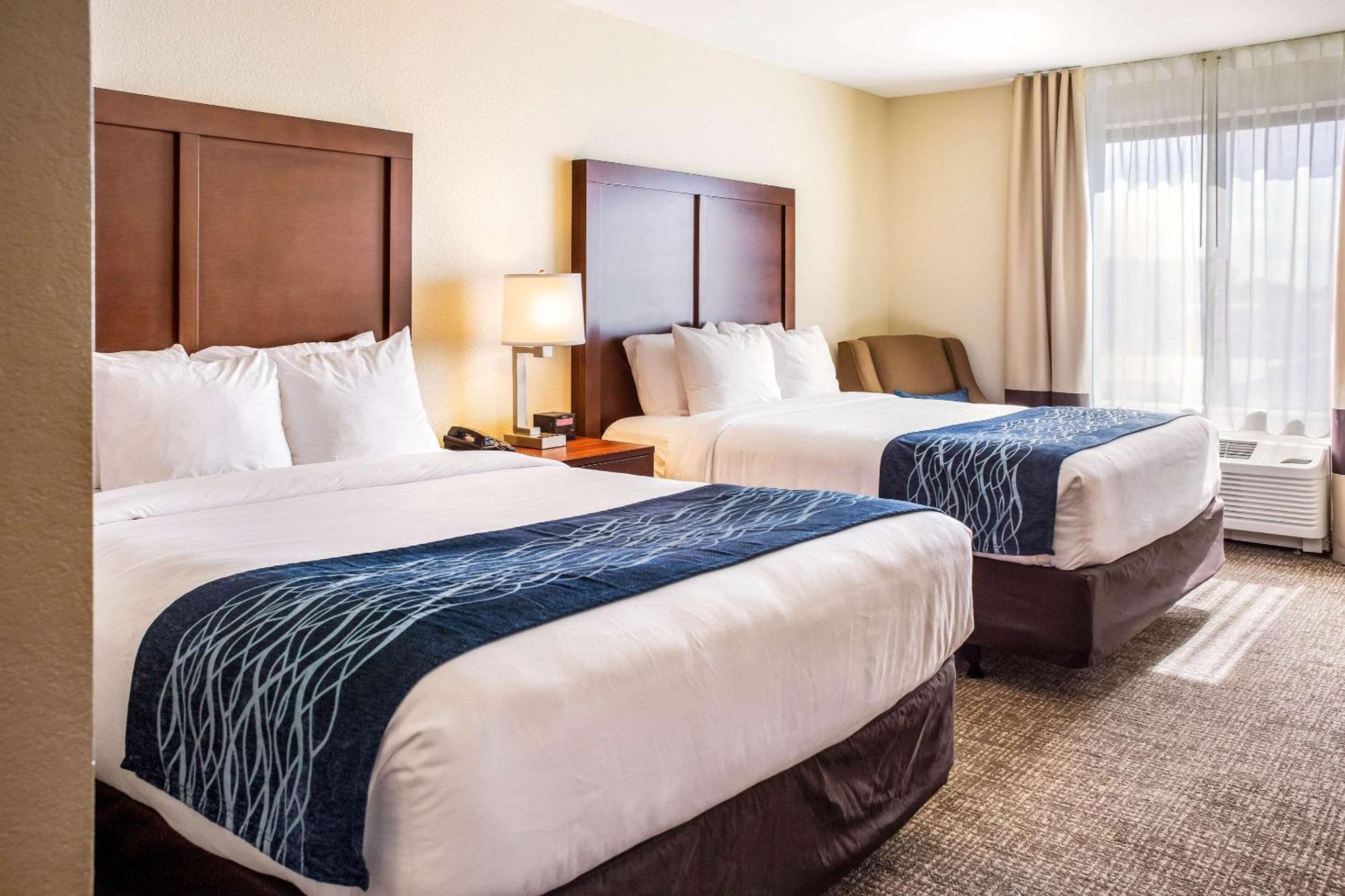Queen Room with Two Queen Beds - Non-Smoking,1284879922:JPEG