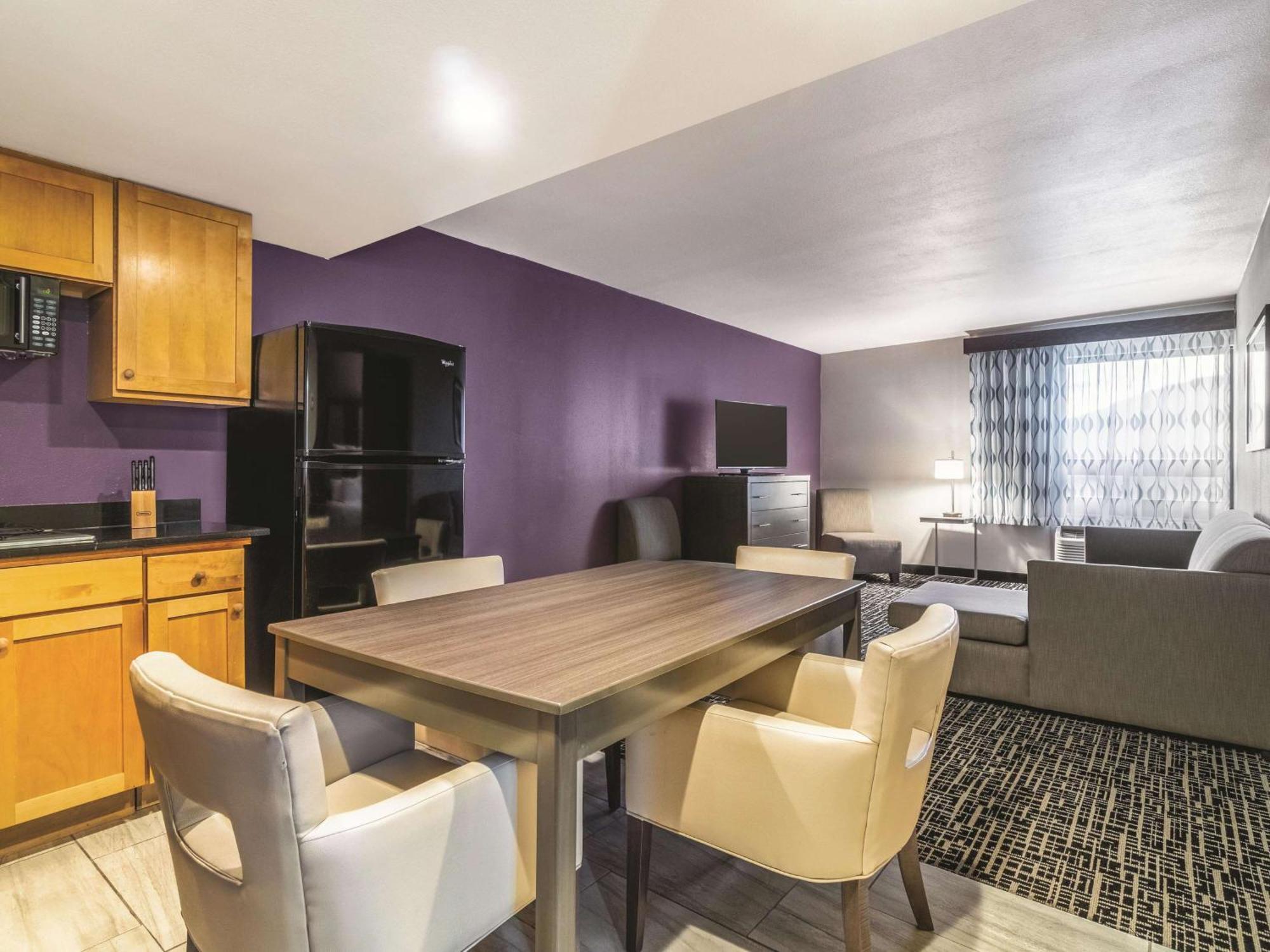 Suite with Two Queen Beds and View - Non-Smoking