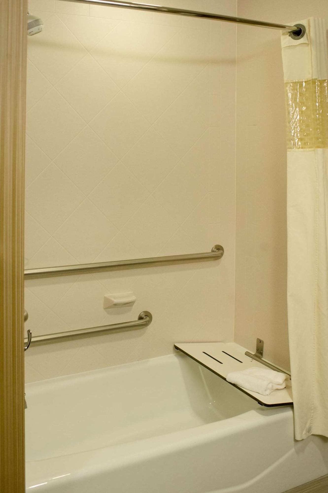 Queen Room with Two Queen Beds - Mobility Access/Non-Smoking