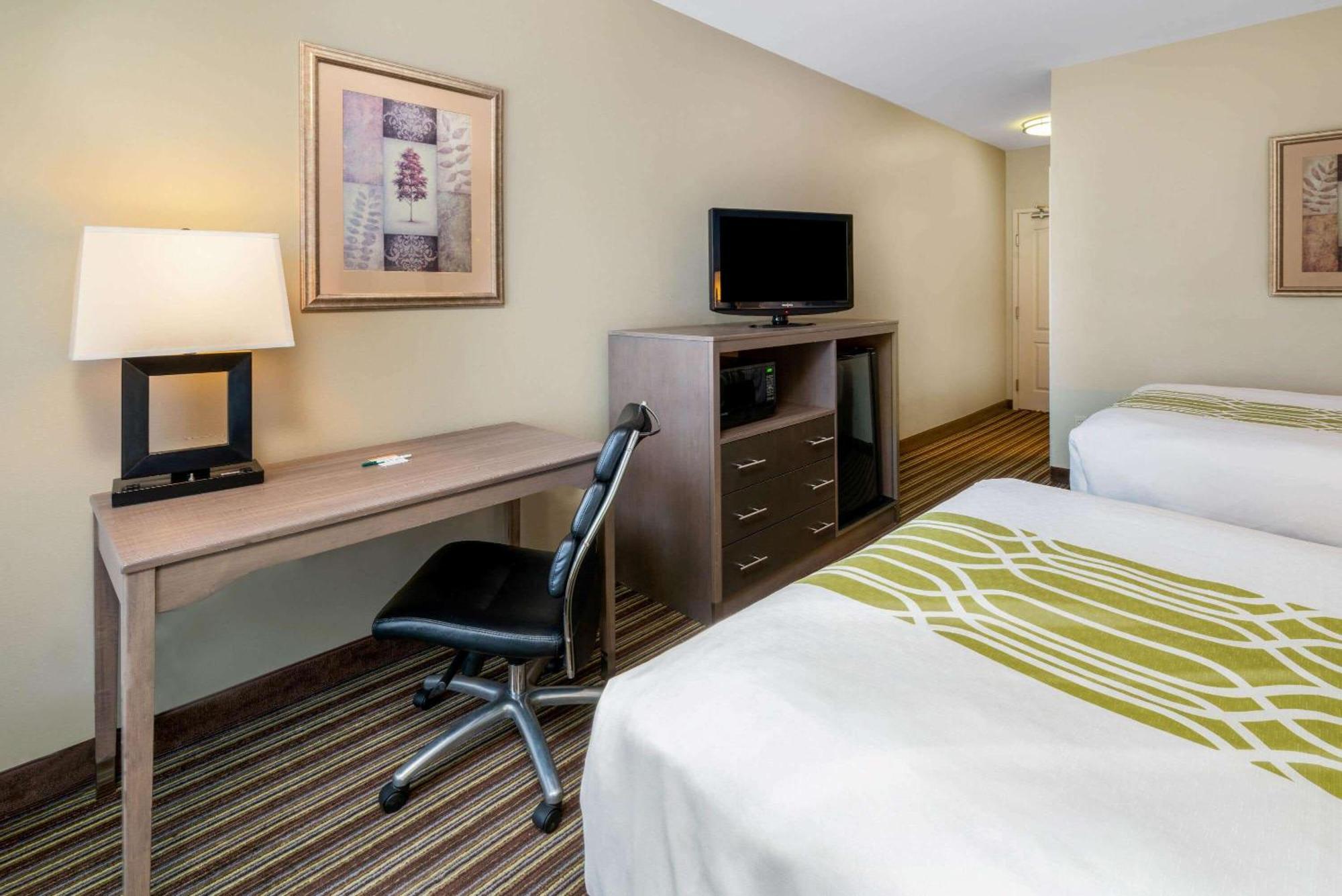 2 Queen Beds, Mobility/Hearing Accessible Room, Bathtub w/Grab Bars, Non-Smoking