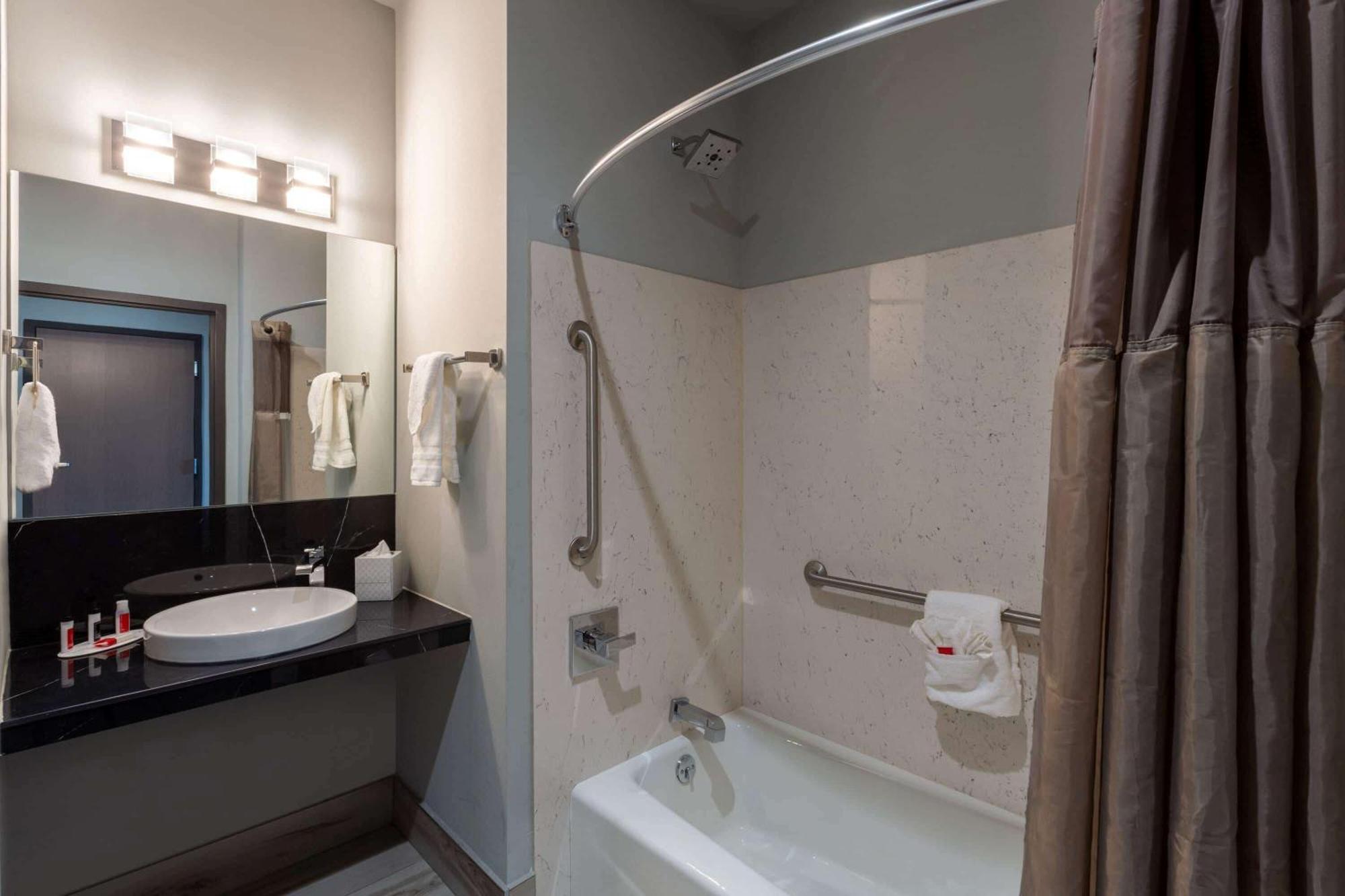 King Studio Suite - Mobility Access/Non-Smoking