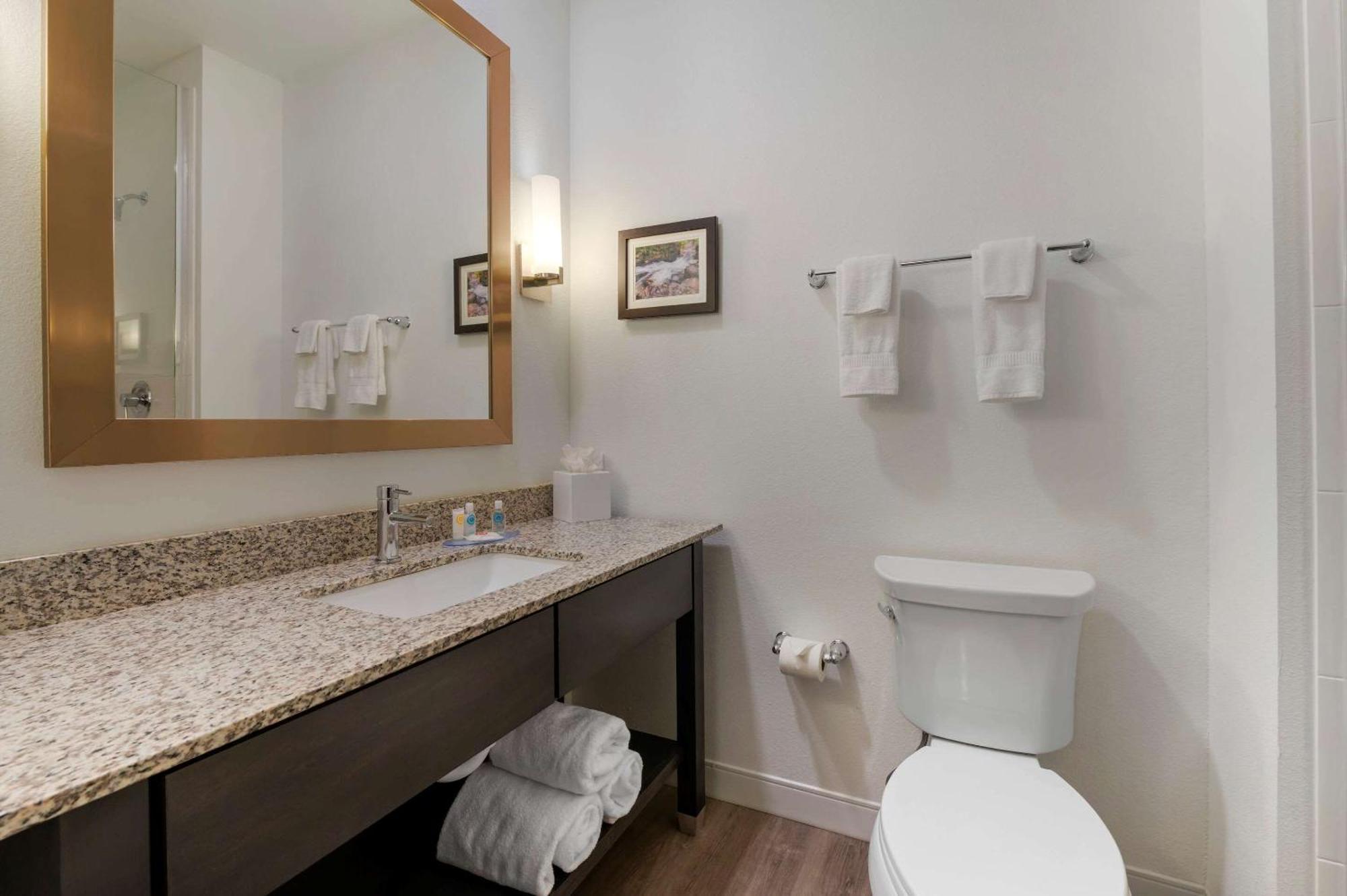 Standard Queen Room with Two Queen Beds - Non Smoking,1285976722:JPEG