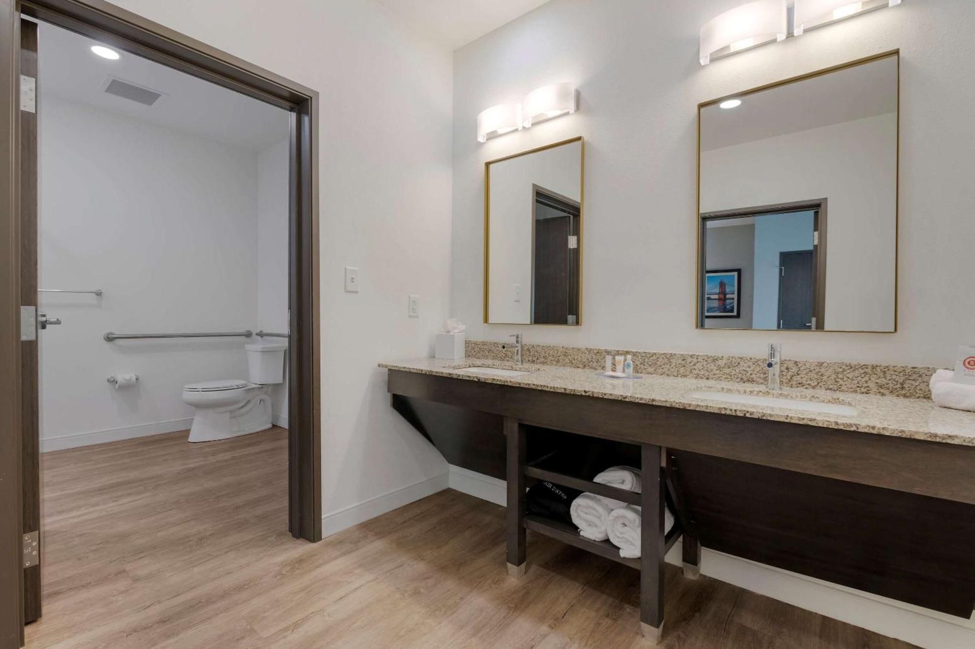 Queen Room with Two Queen Beds - Accessible/Non Smoking,1285975813:JPEG