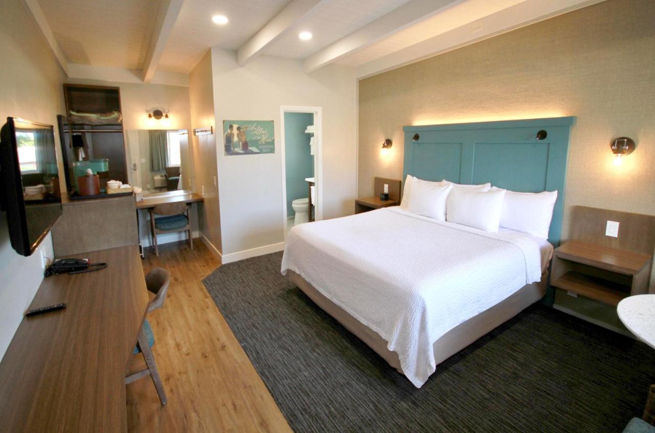 King Partial Oceanview Room. No Pets