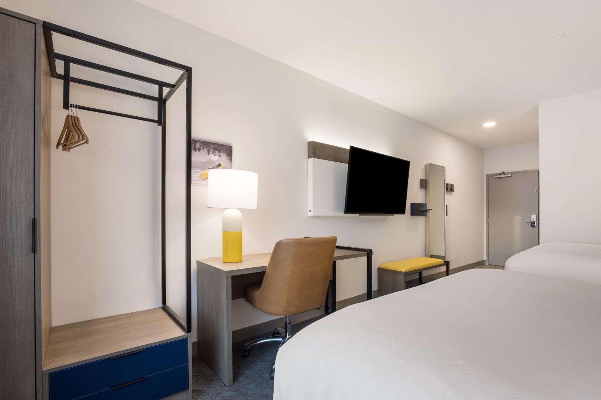 Standard Queen Room with Two Queen Beds - Non Smoking/No Pets Allowed,1286088718:JPEG